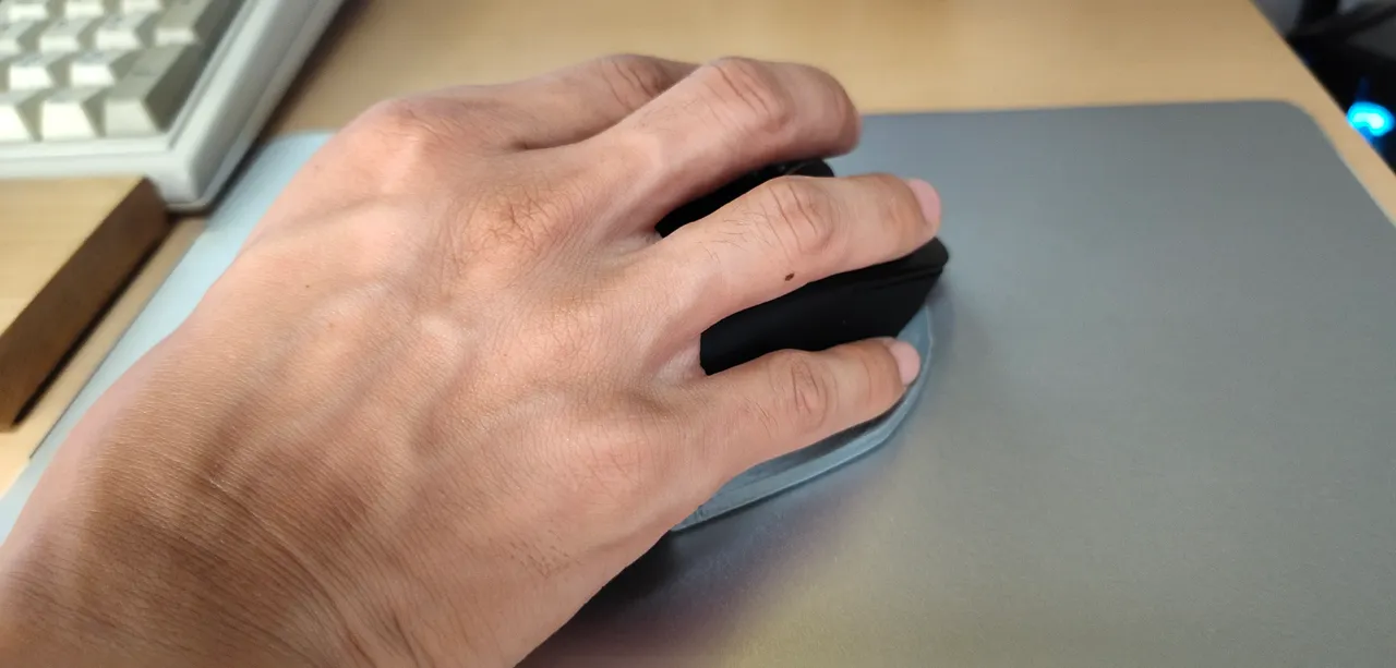 Logitech G604 Pinkie Rest by giraffe_beer | Download free STL model ...