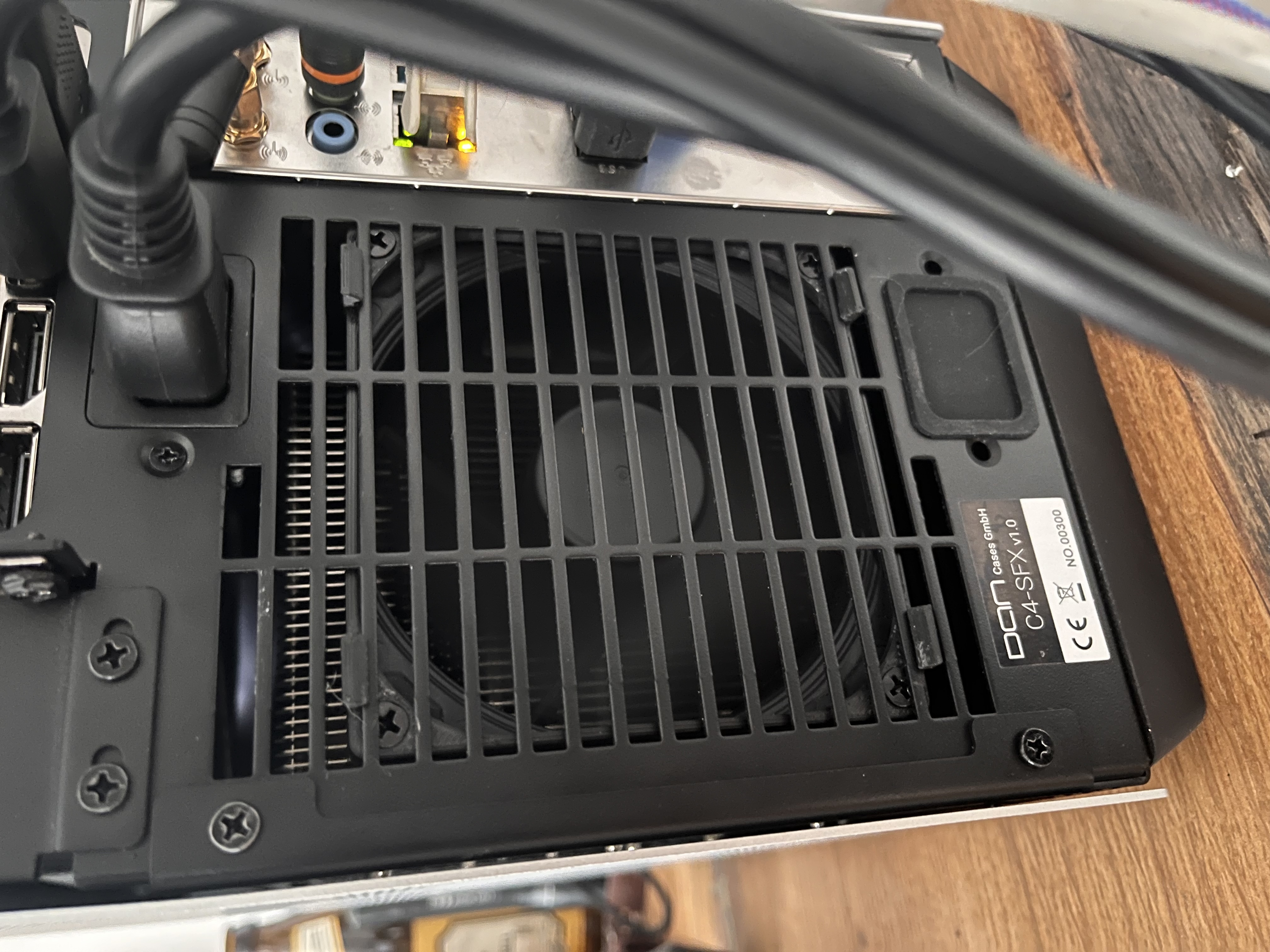 DAN Case C4-SFX V1.0 92mm fan mount by TomDoe | Download free STL model |  Printables.com