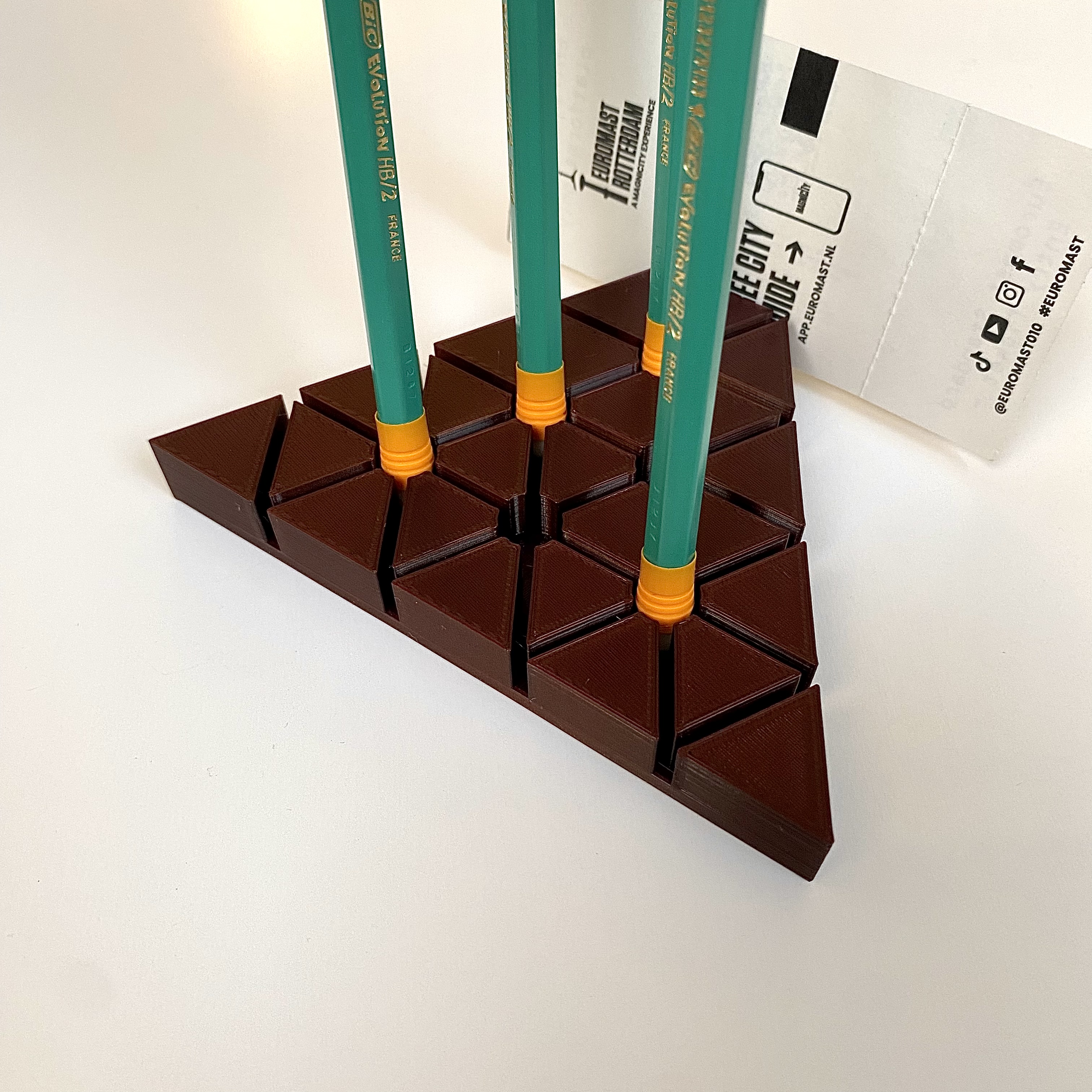 Triangular office organizer