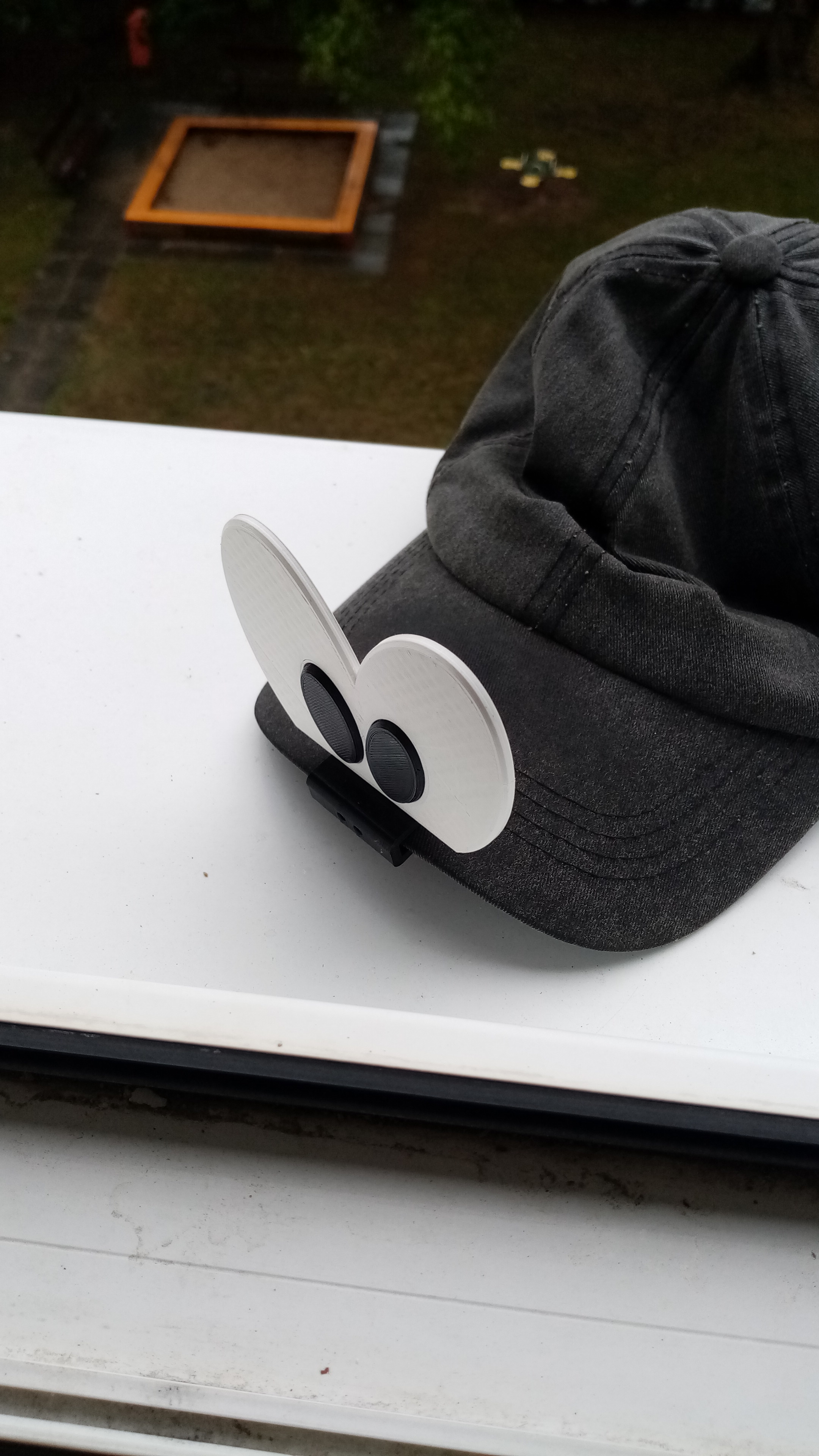Clip clips fastener clasp for cap