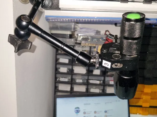 Added mounting point for magic arm