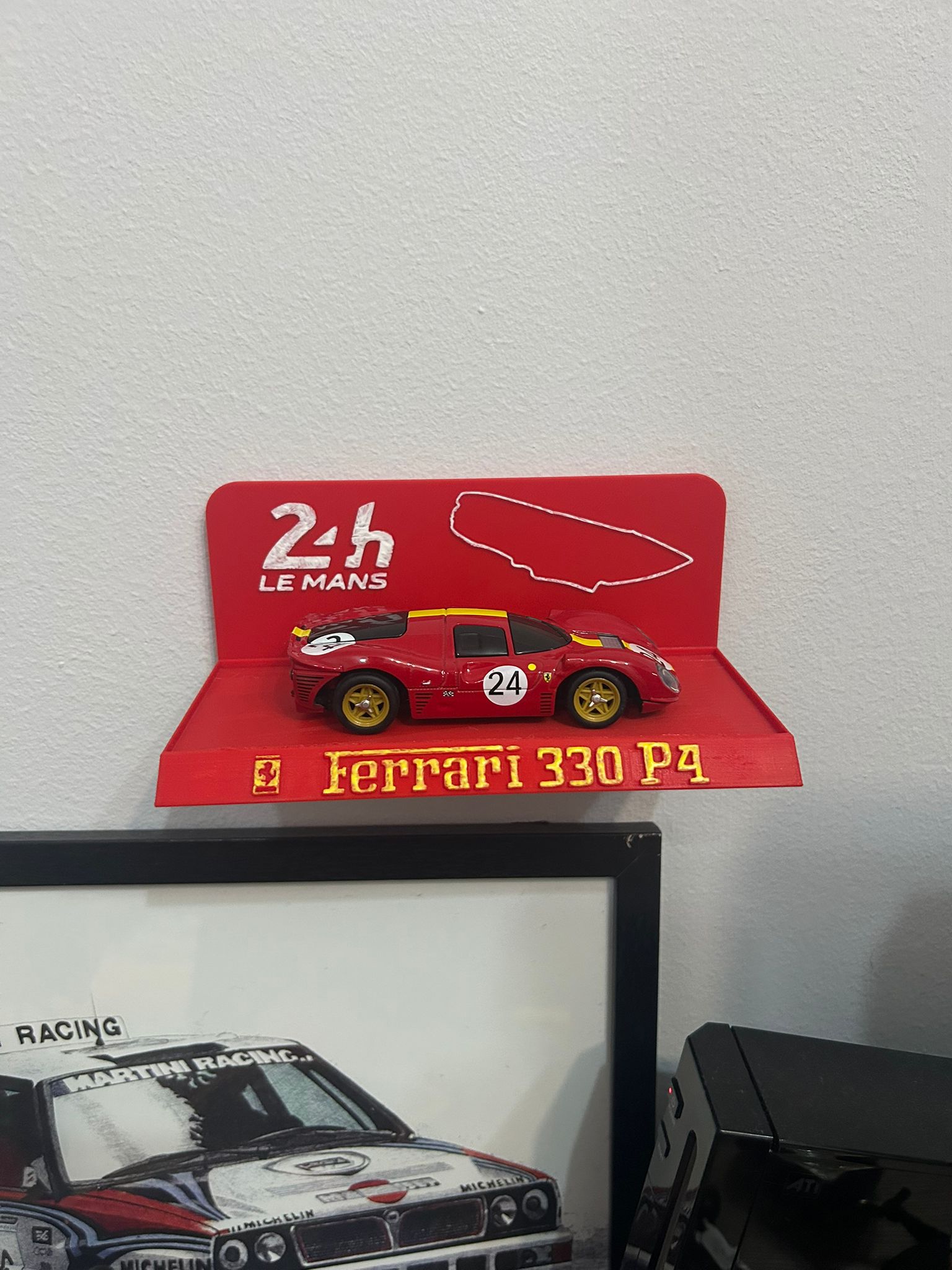 Estante Ferrari 330 P4 Shell V-Power