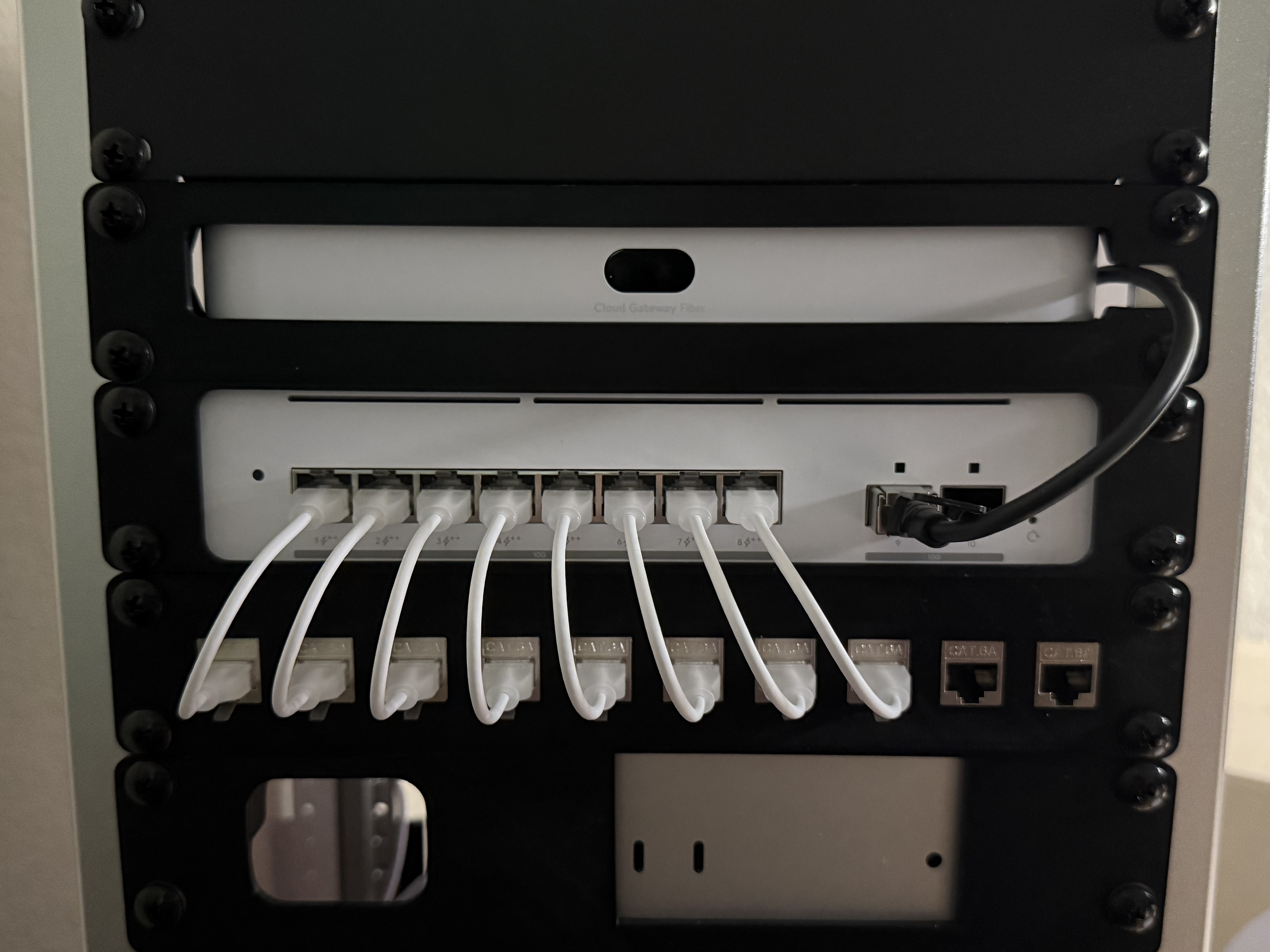 USW Pro XG 8 PoE - 10" Mini Rack Mount