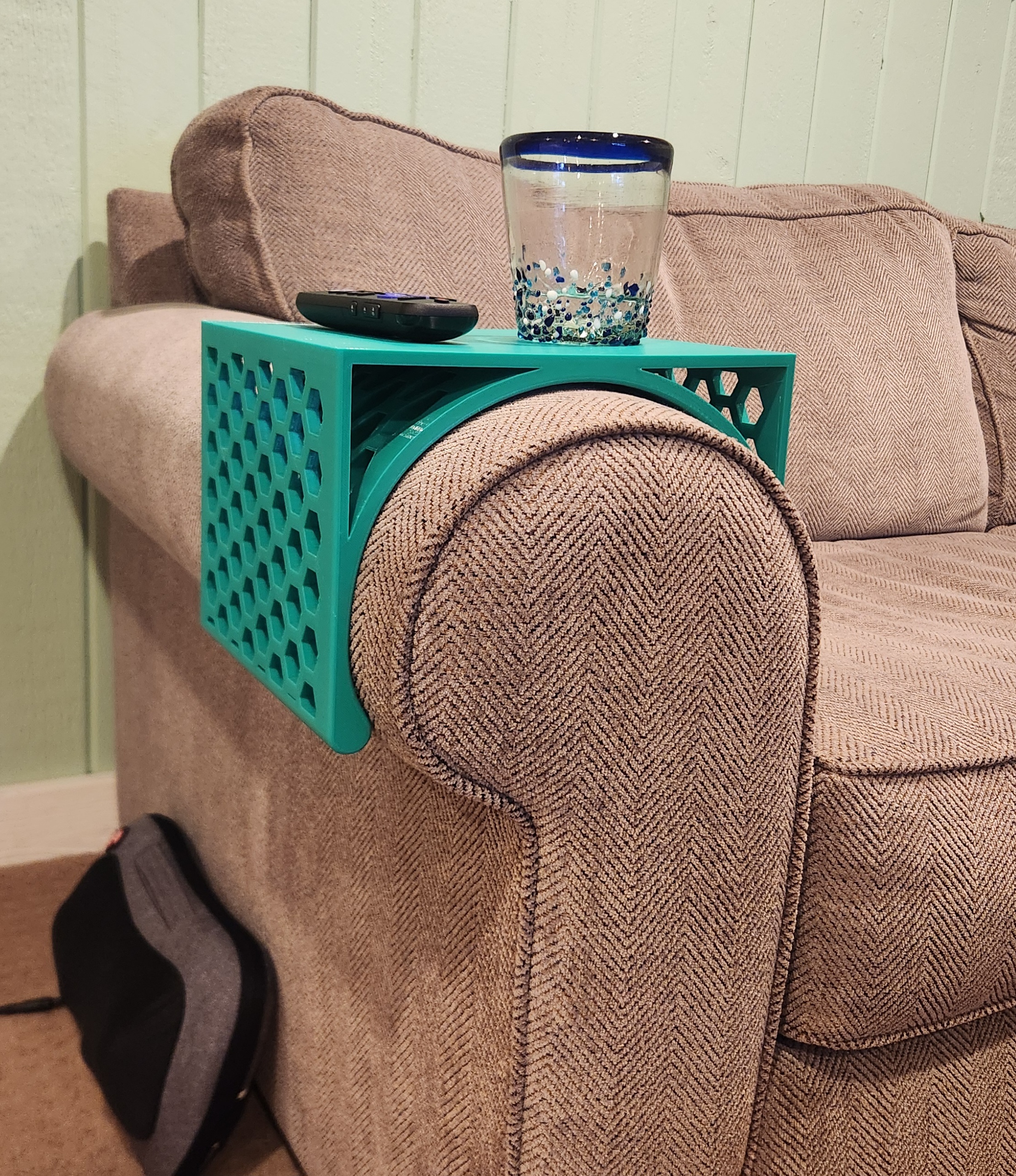 Miniatura 2 do modelo 3D Hexa-pattern Couch Armrest Tray