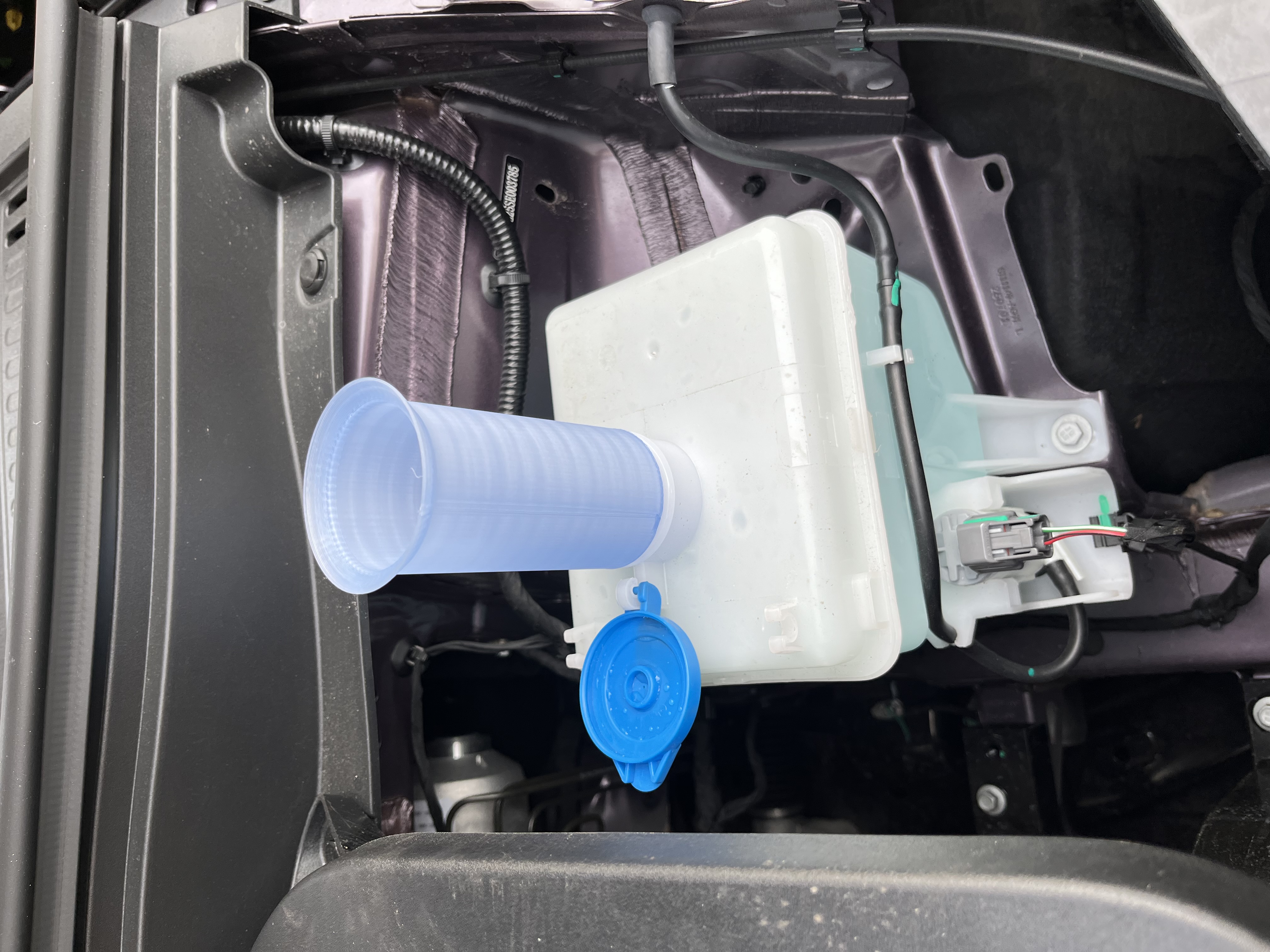 Leapmotor B10 Trichter für Wischwasserbehälter