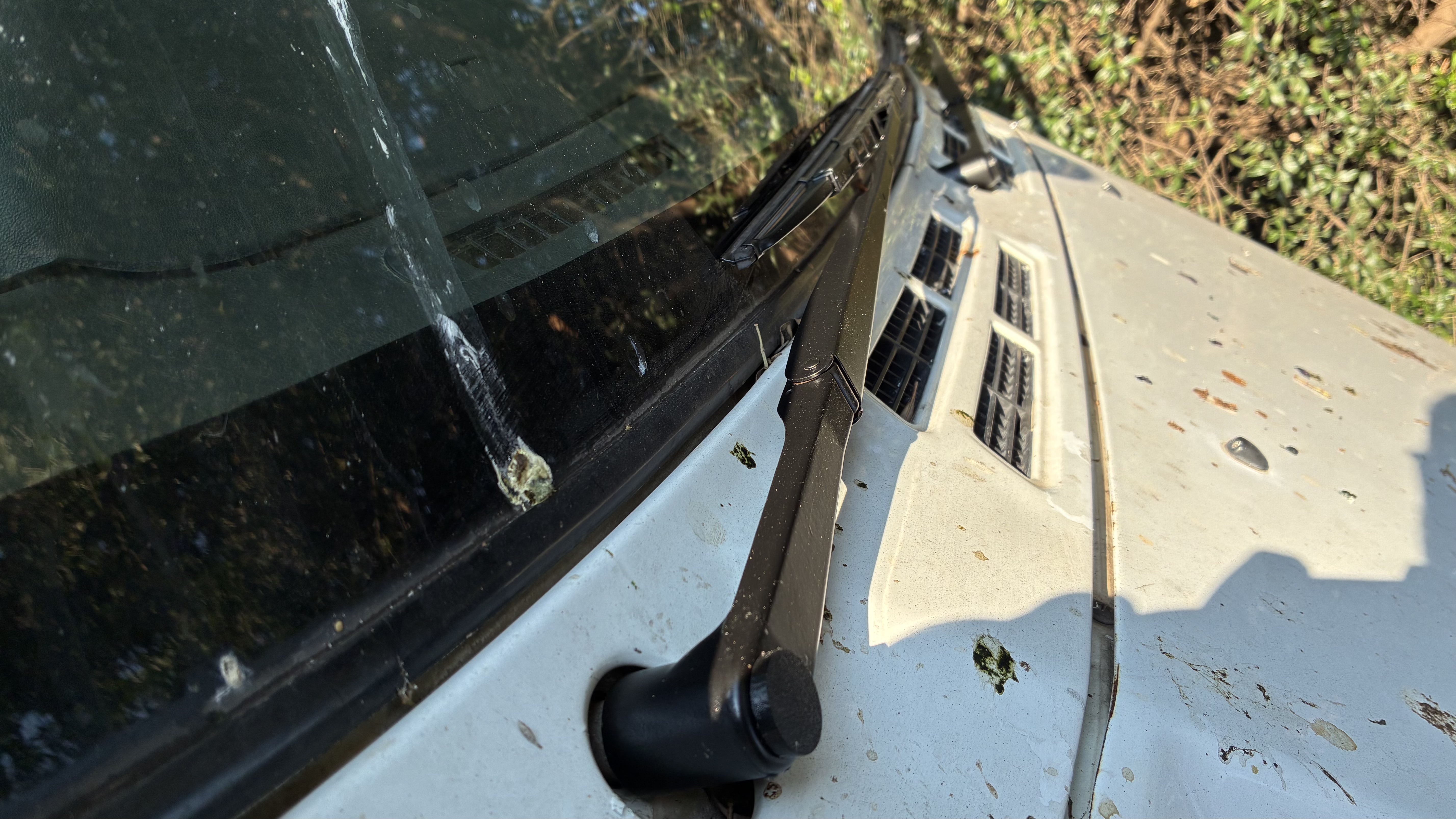 Pajero Gen 2 - Windscreen Wiper Nut Cover