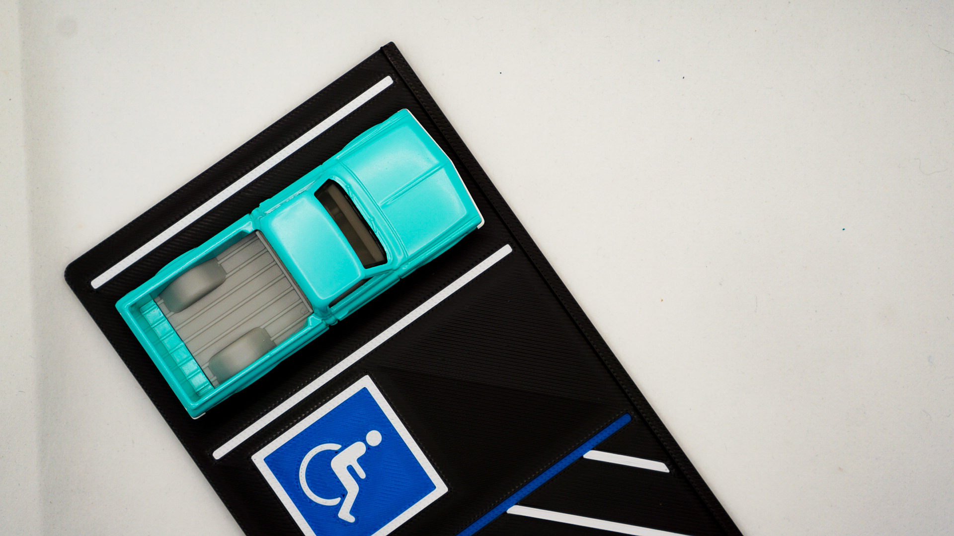 Accessible Parking Lot - 1:64 Scale Diorama — thumbnail 13