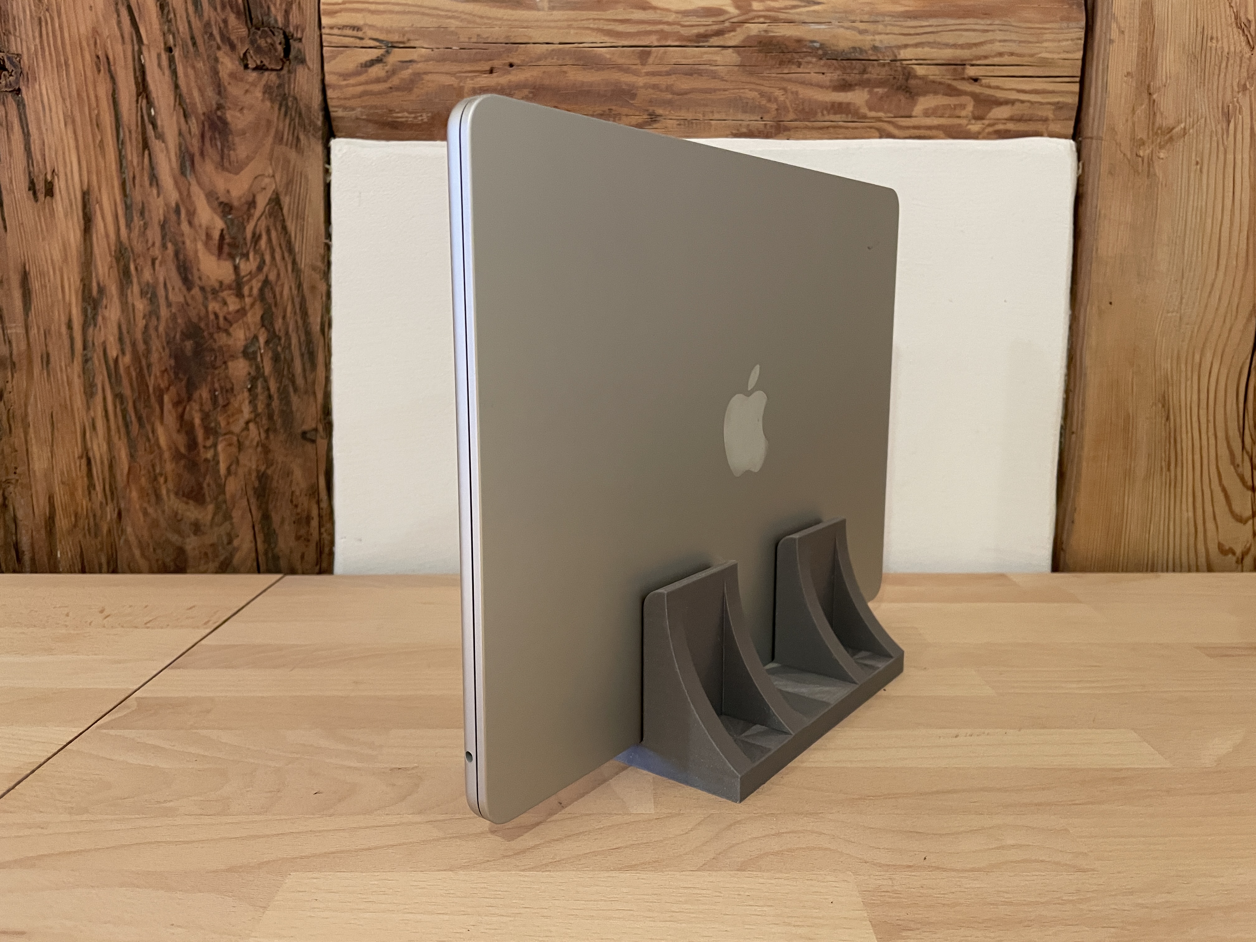 Vertical Macbook laptop stand