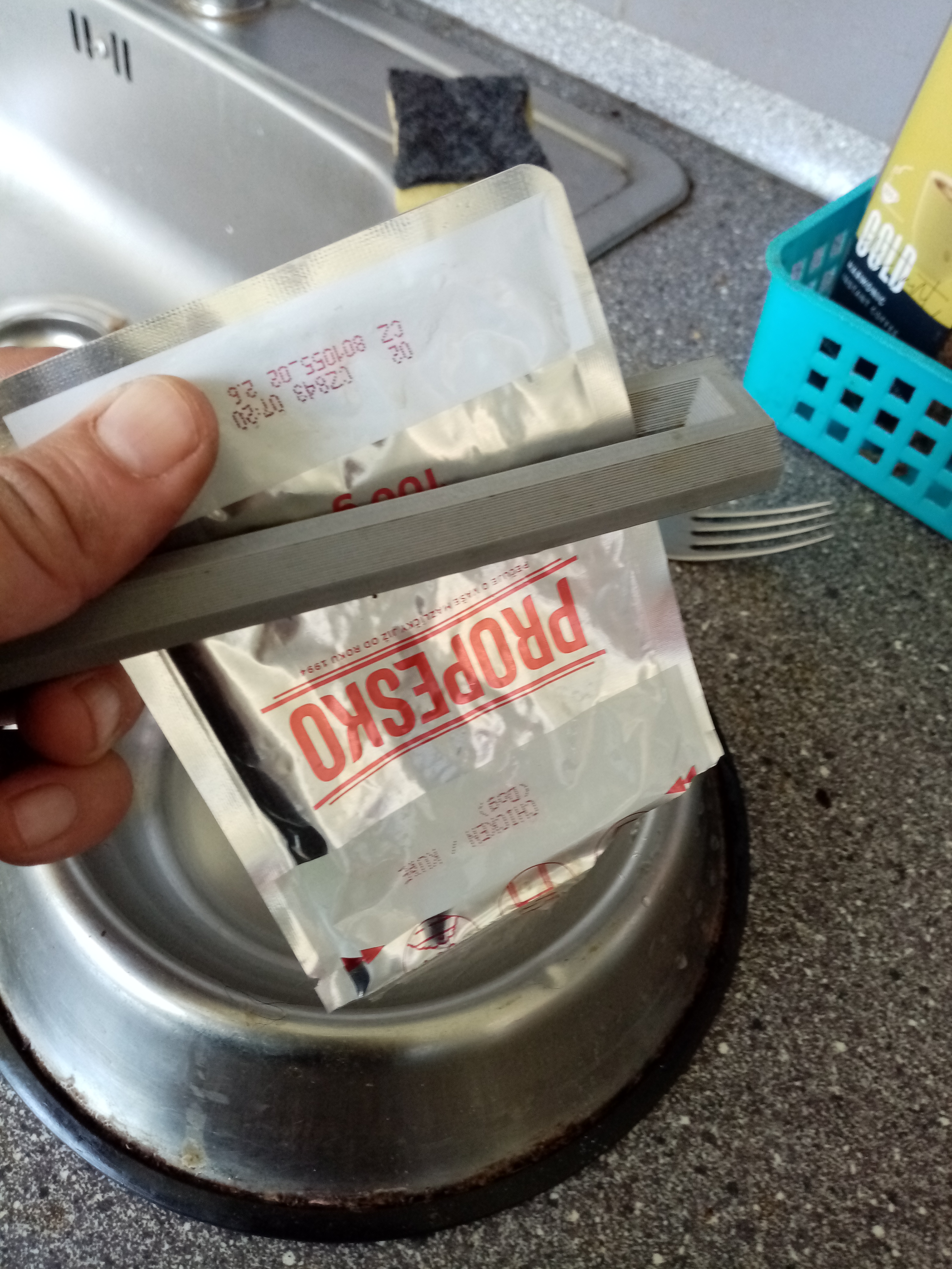 Dogs and cats food pockets pouch sachet extruder squeegee