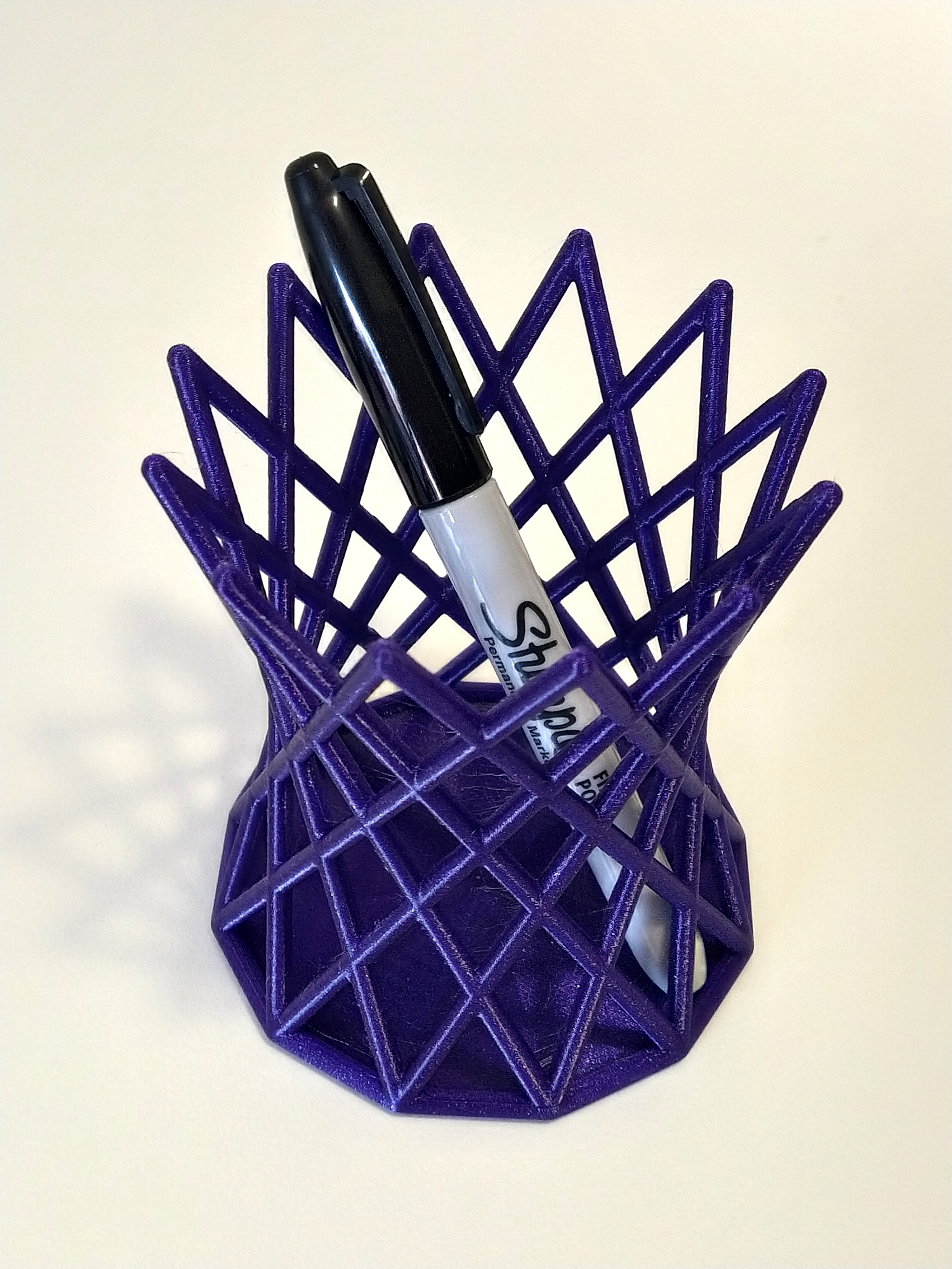Miniatura 2 do modelo 3D Hyperboloid Pen Holder