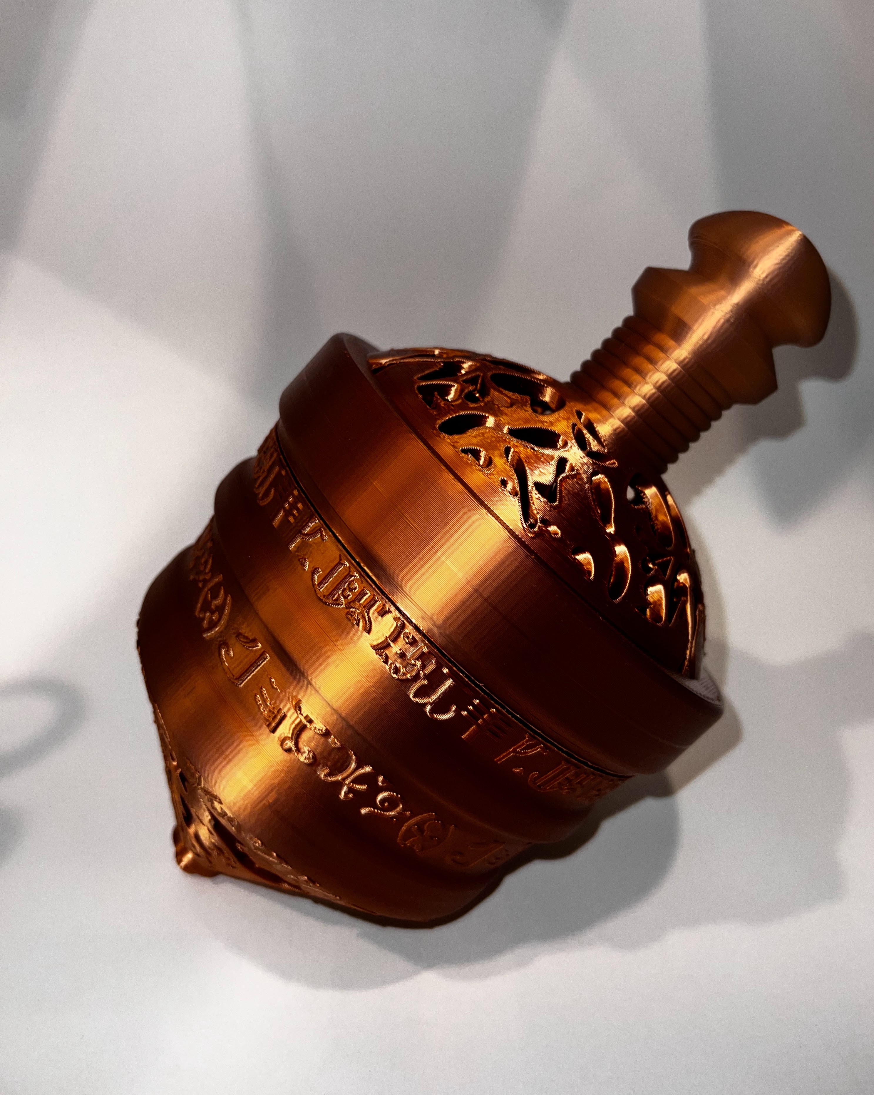 Sensei's Divining Top 100 Card Deck Box closes with by