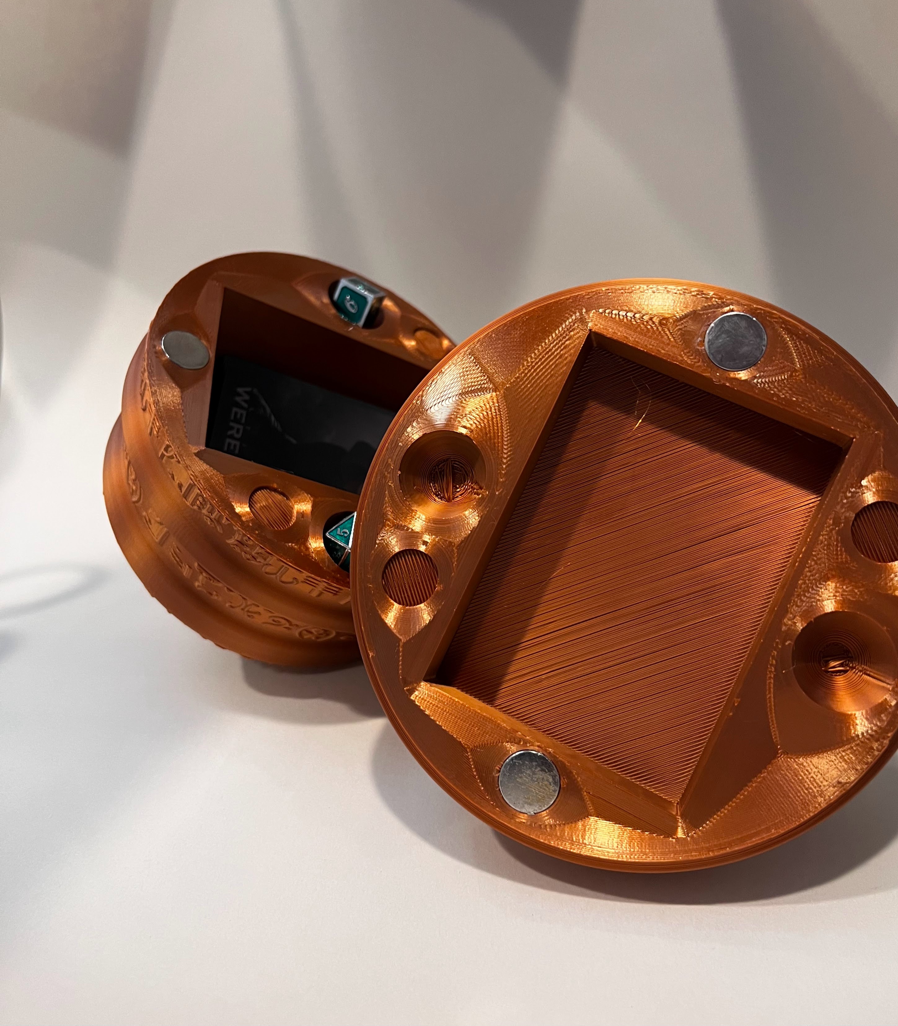 Sensei's Divining Top 100 Card Deck Box closes with by