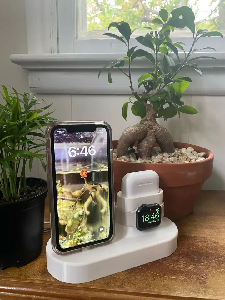 Apple in Charging Station by AdamWhalley Download free STL