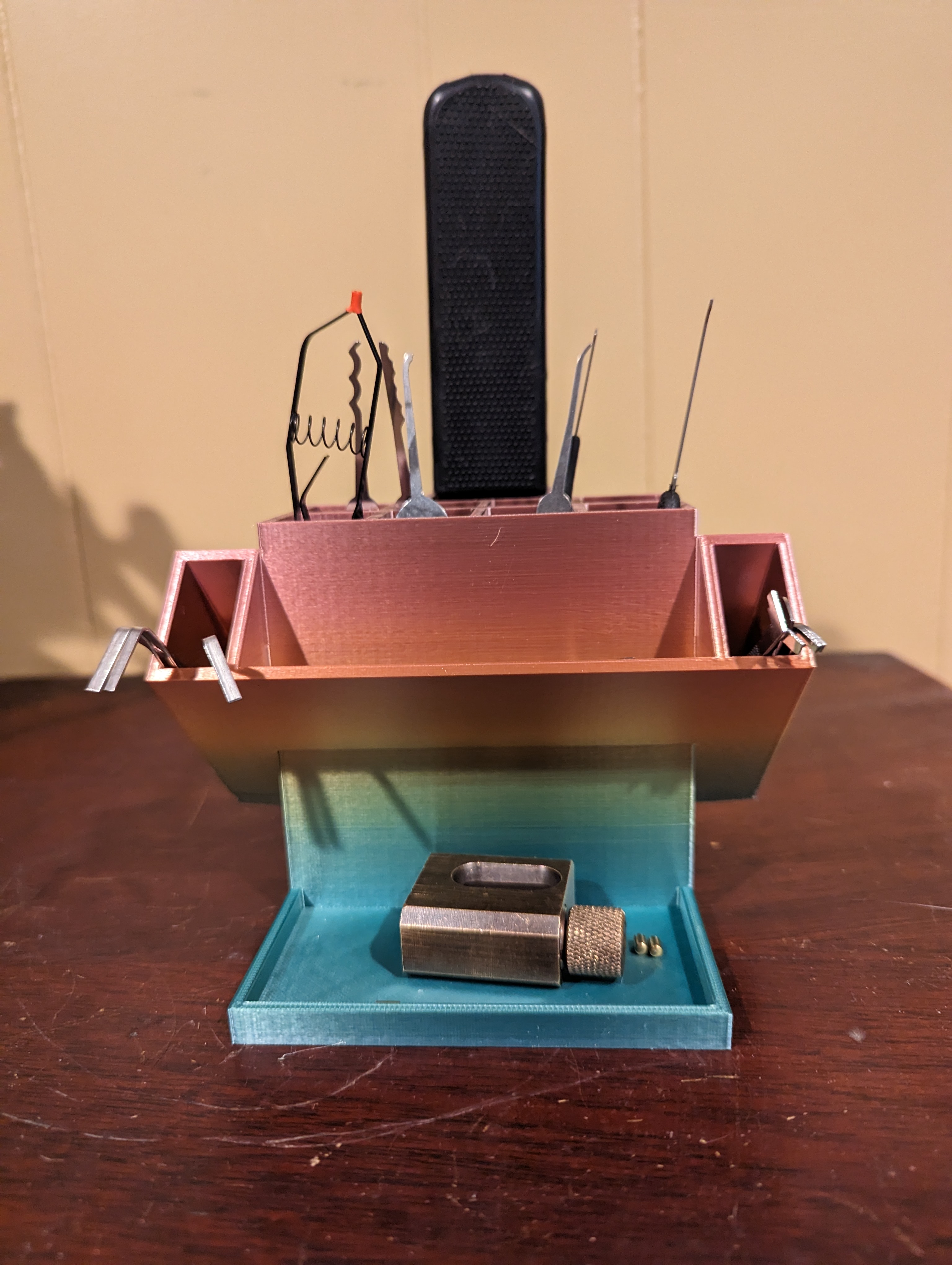 Desk Organizer/Lockpick holder
