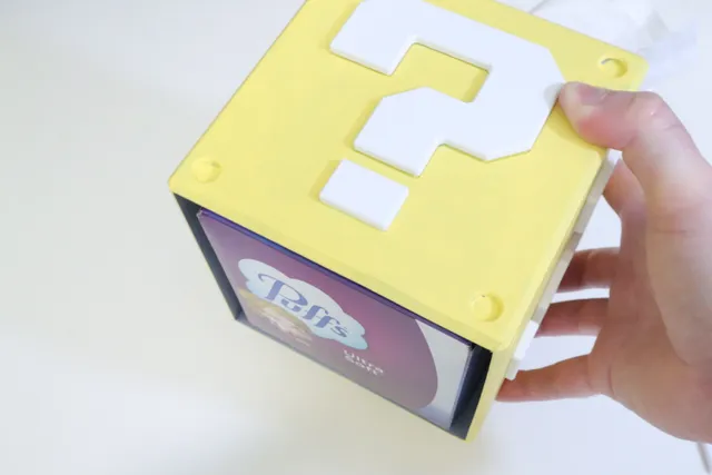 Grip springs for tissue box cover