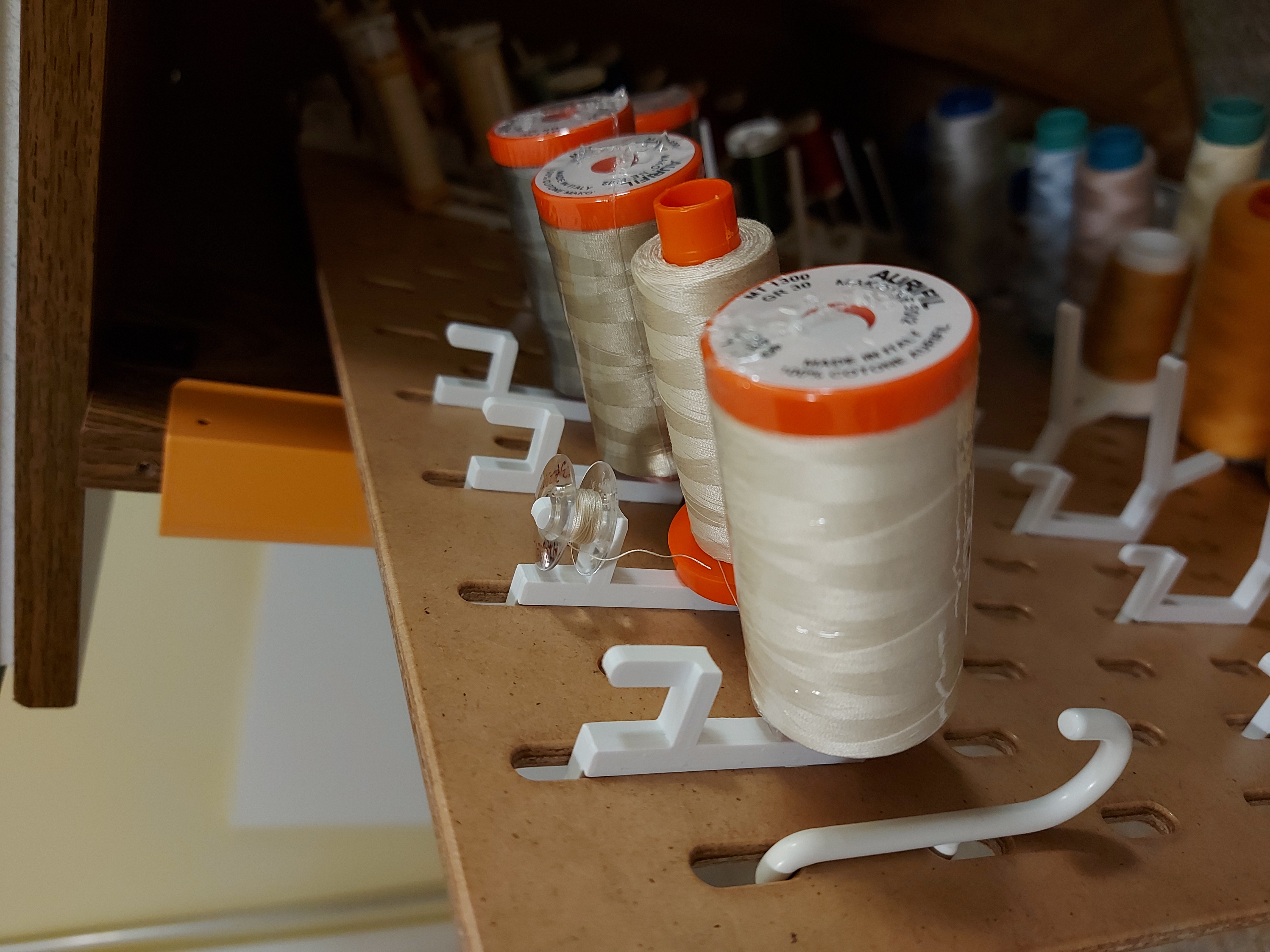 Skadis sewing thread and bobbin holder