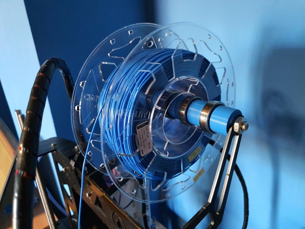 Universal (parametric) and easy to spin spool holder