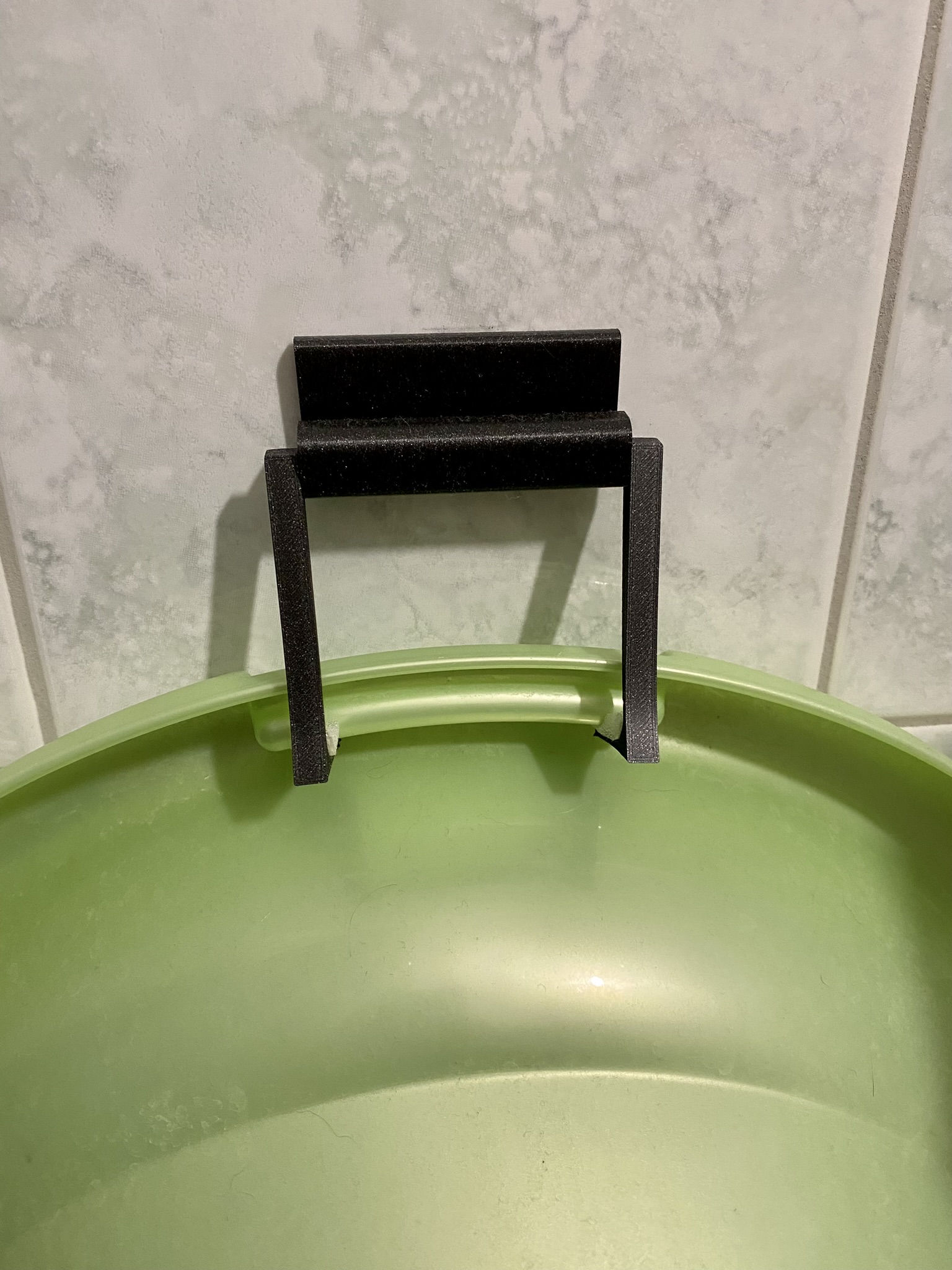 Baby bathtub hook by Chris Jay Download free STL model