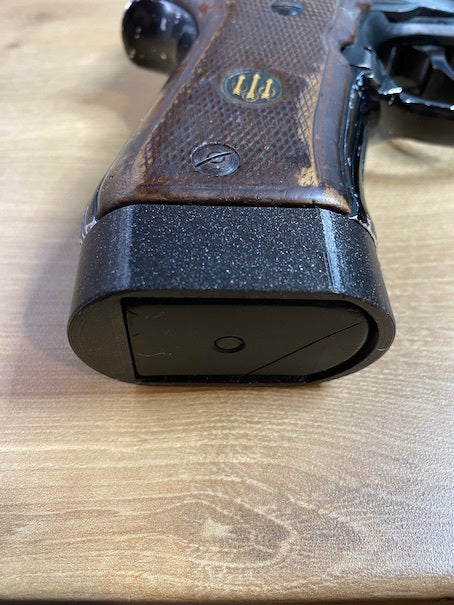 Shoe on a pistol magazine - Beretta 92SB