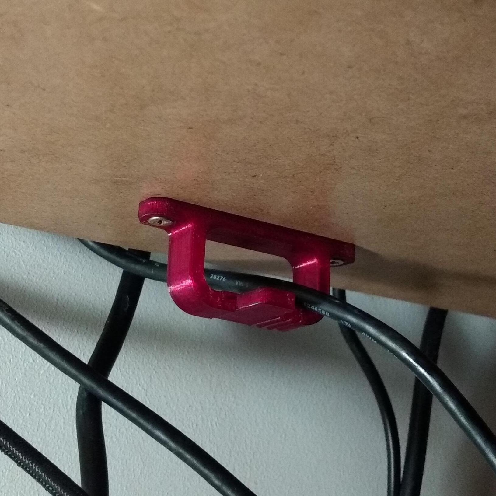 Print-in-place springy cable mount