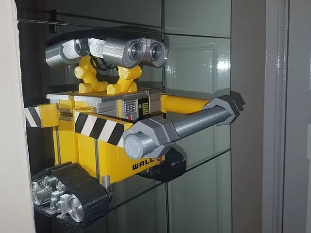 Pimp the Wall-e toilet paper holder