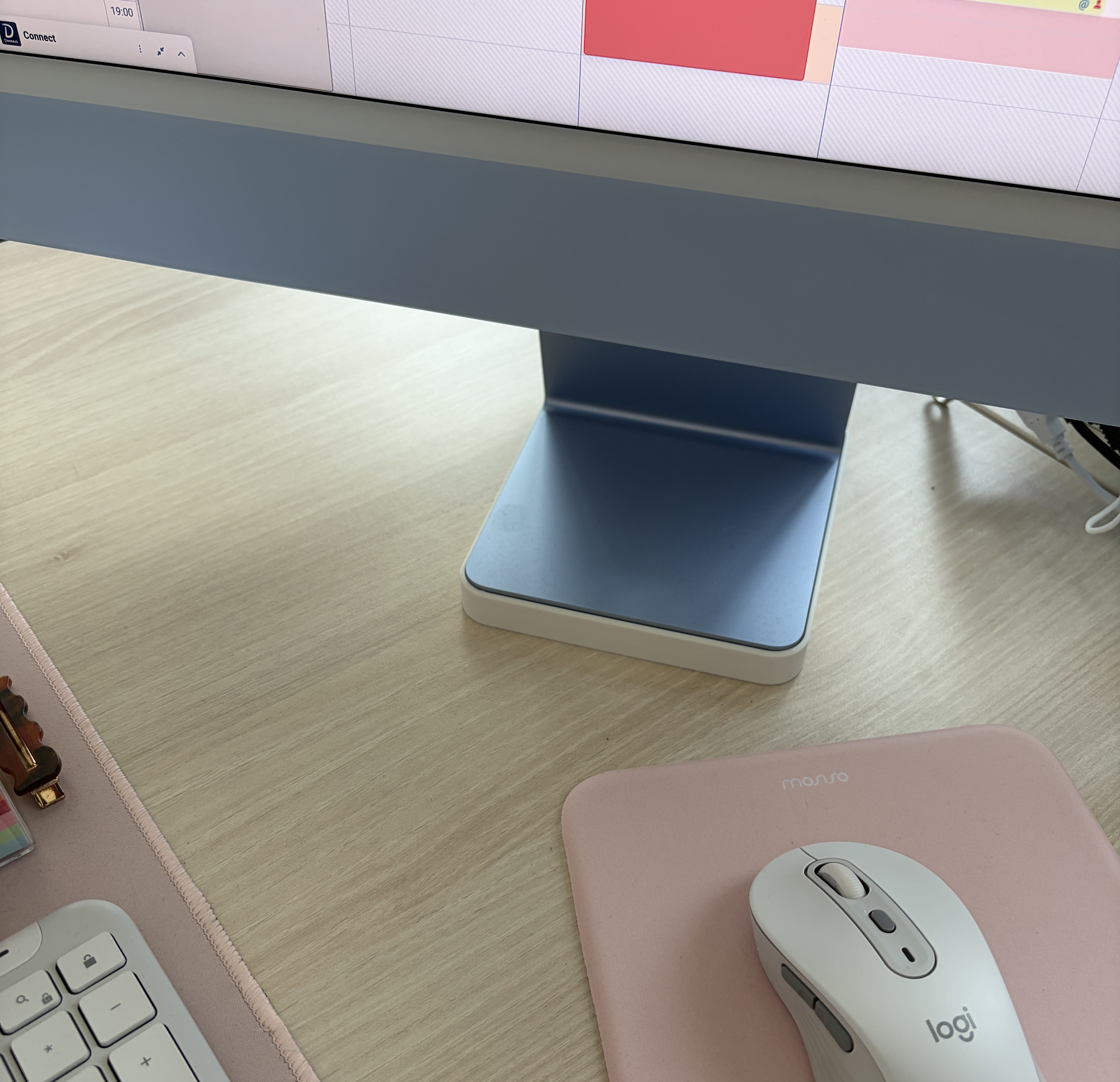 Rotating Imac 24" stand with roller bearings 3D model