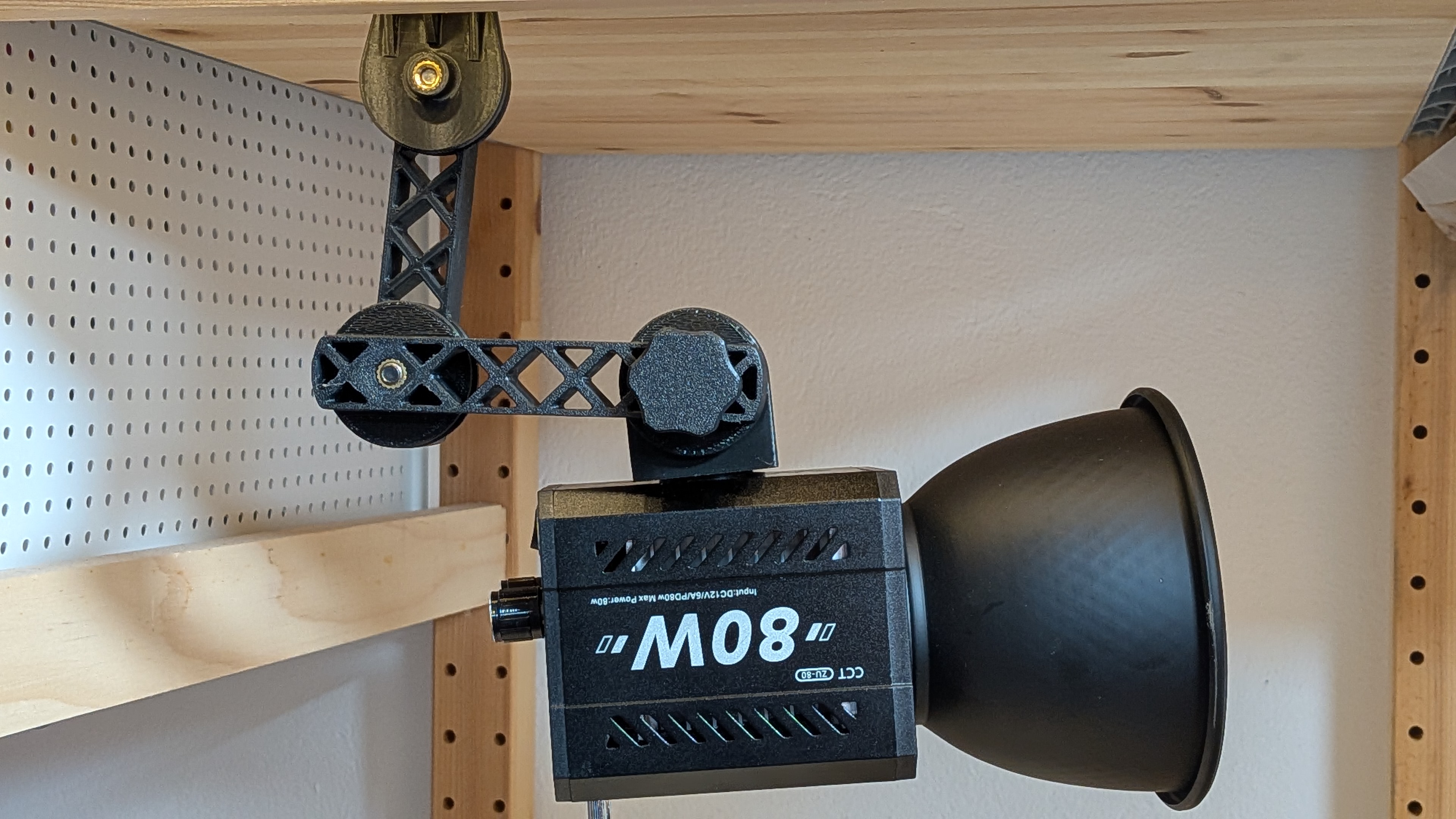 Articulated camera arm