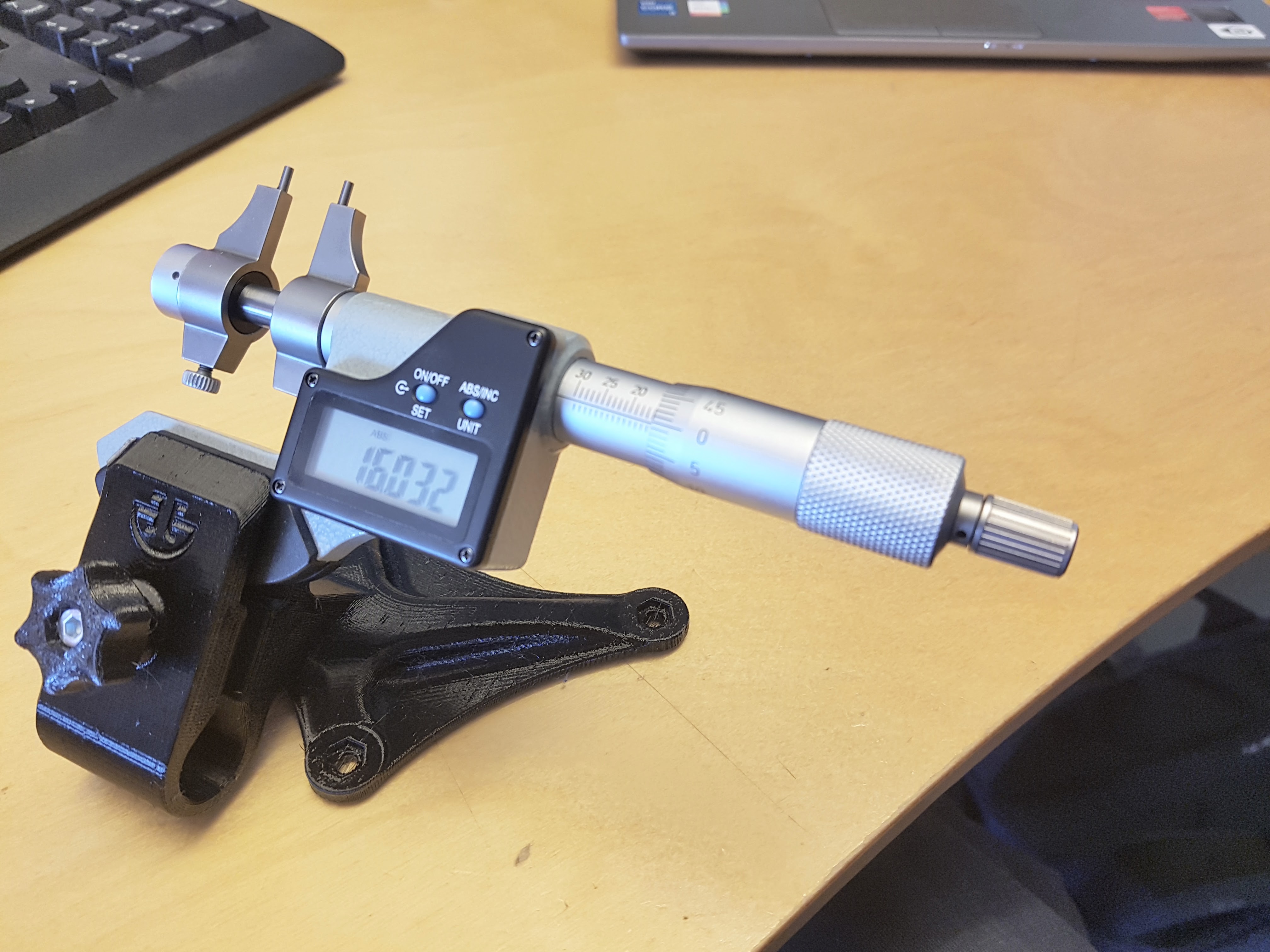 Miniatura 2 do modelo 3D Micrometer stand monoblock