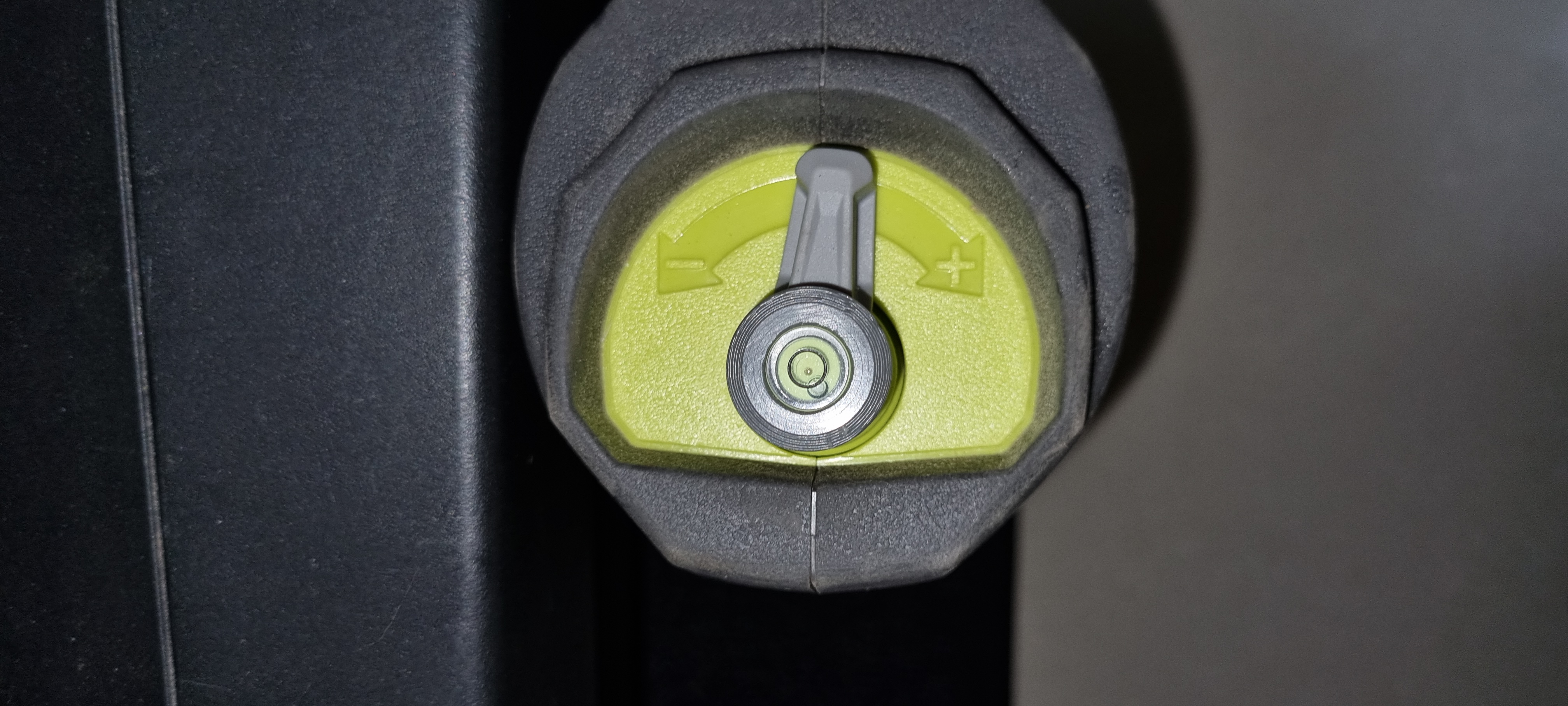 Miniatura 5 do modelo 3D Ryobi Brad Nailer Bubble Level Mount