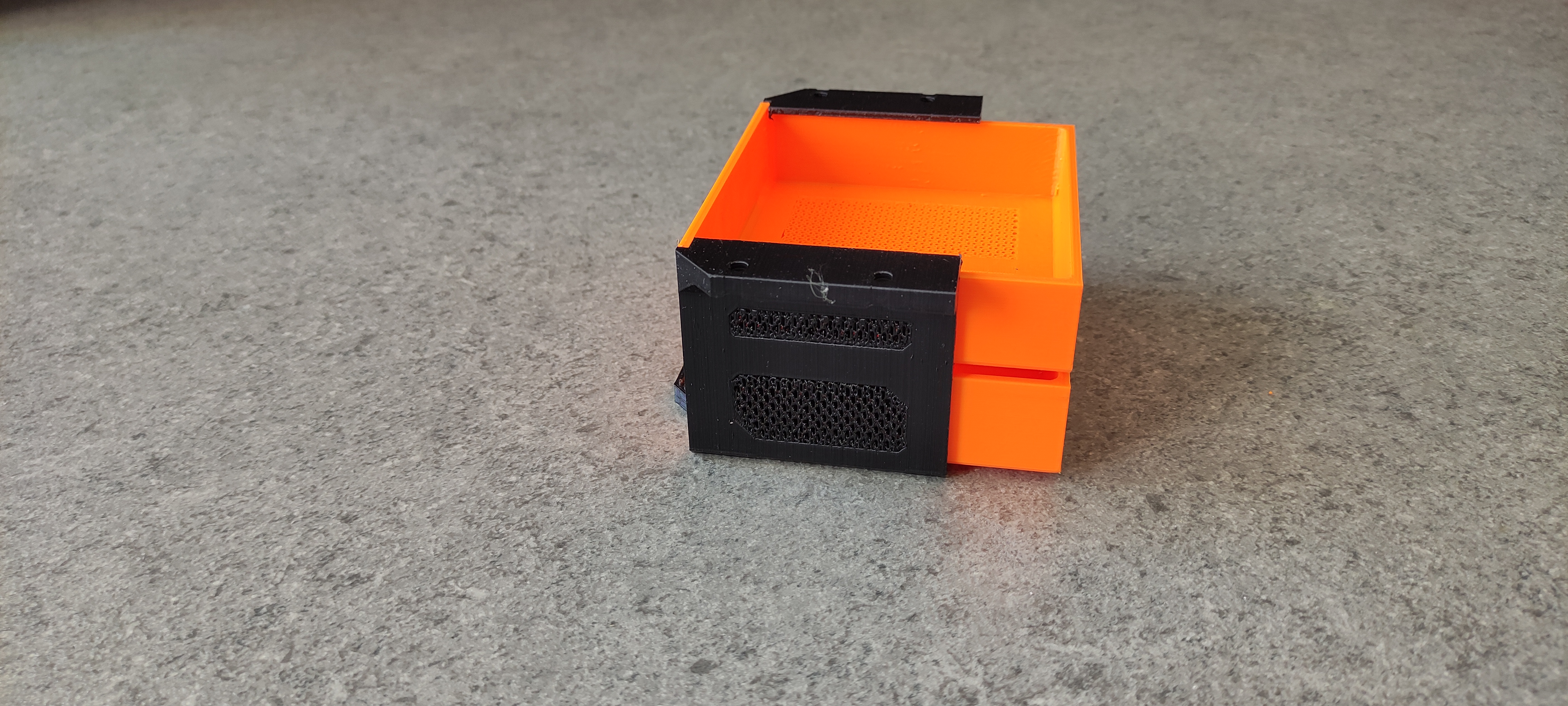 Miniatura 6 do modelo 3D Under Table Drawer Design