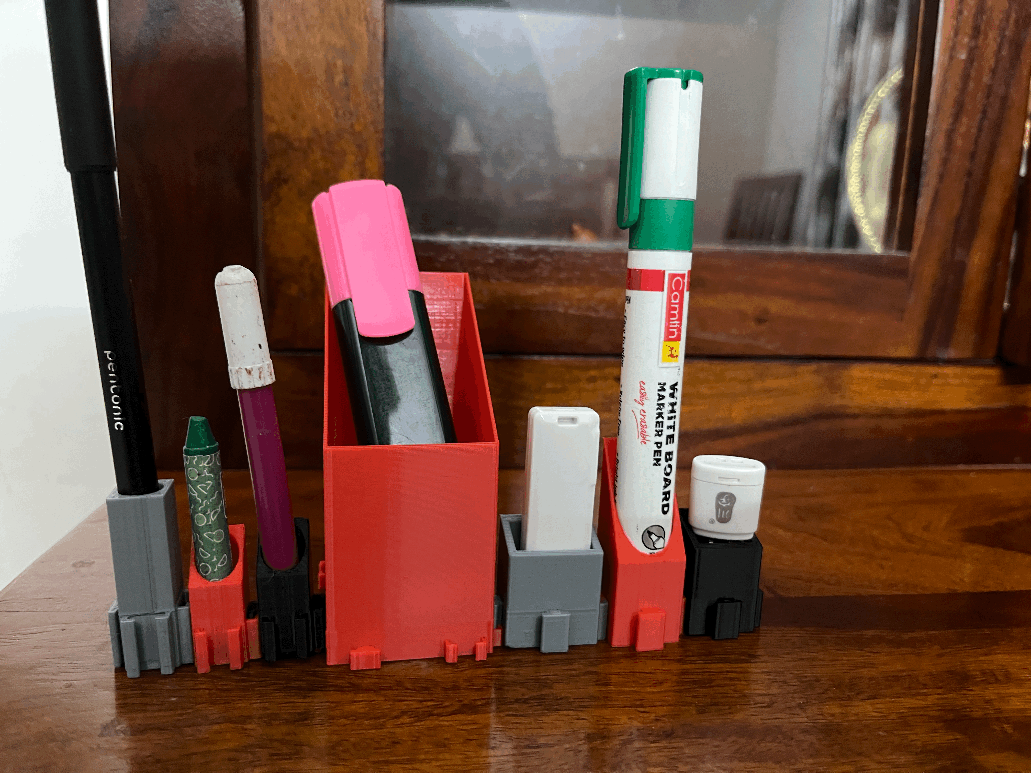 Extendable stationary holder