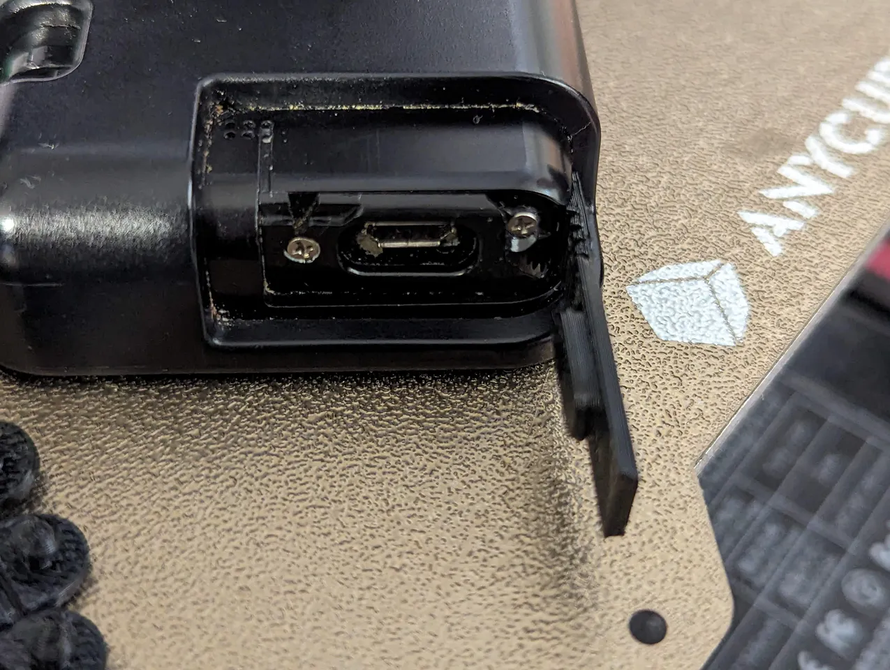 Tandem t-slim 2X charging port cover by Koli | Download free STL 