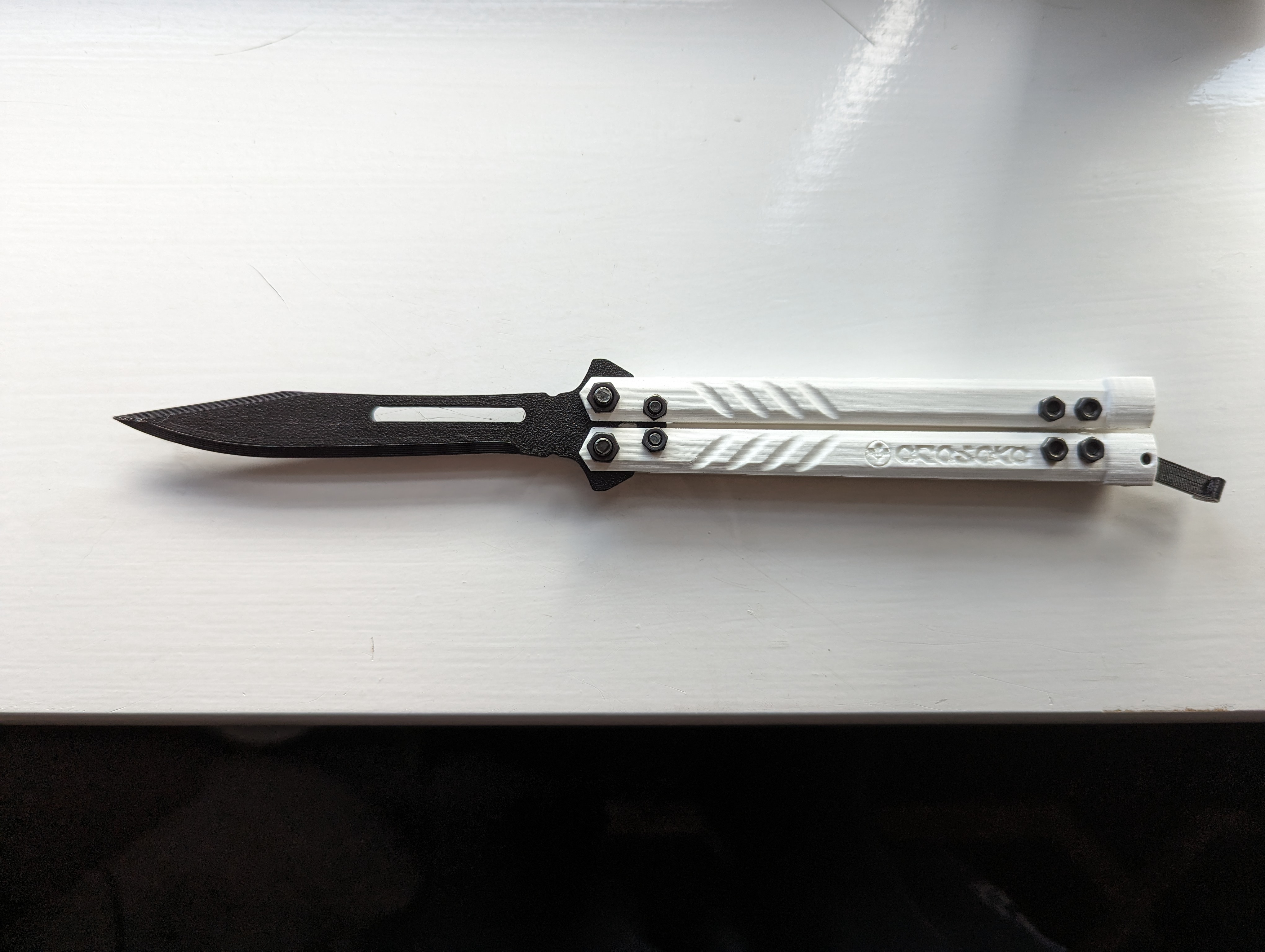 Fully Printable V2 Balisong Butterfly Knife - improved blade mount for better movement