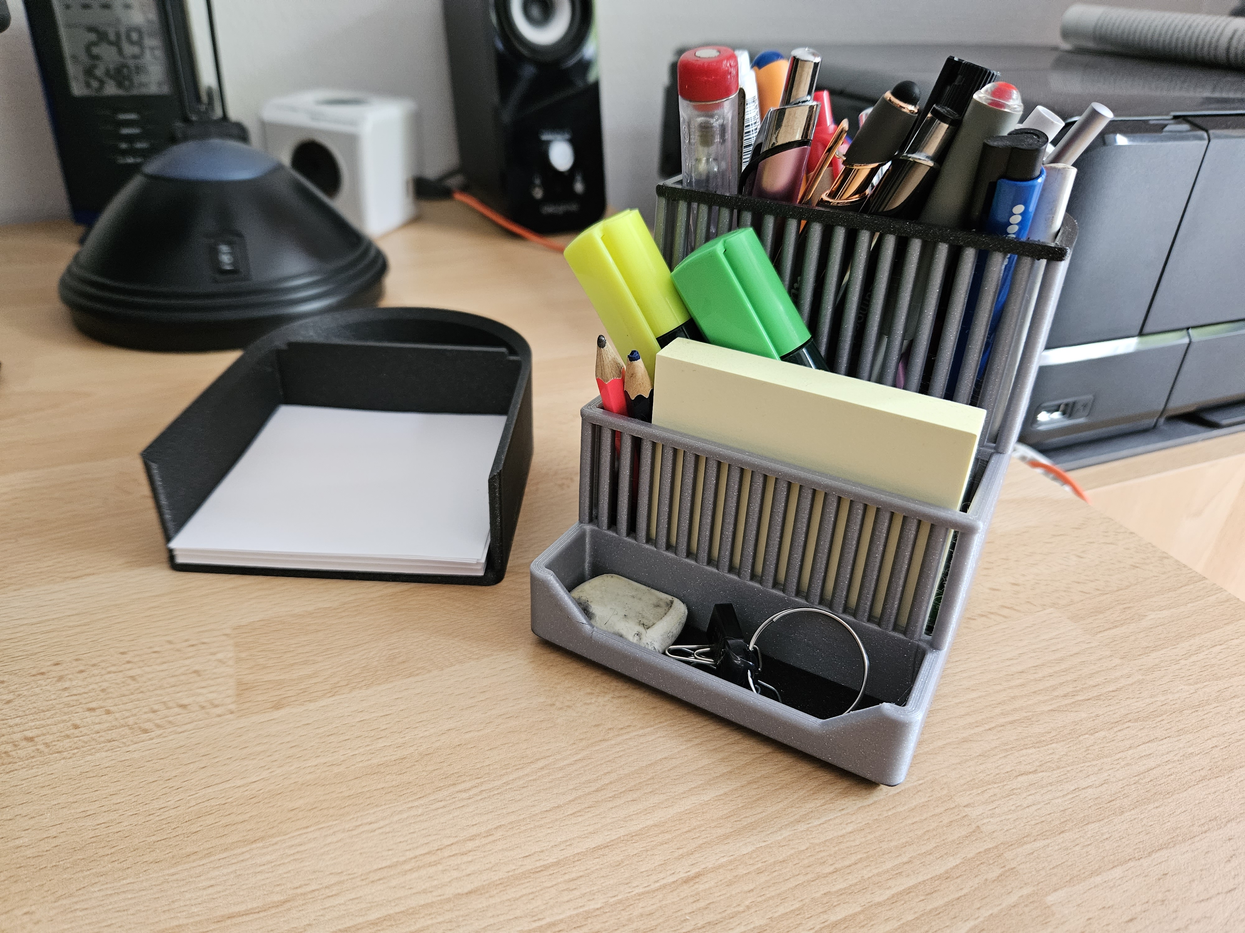 Miniatura 6 do modelo 3D Pen holder with note box