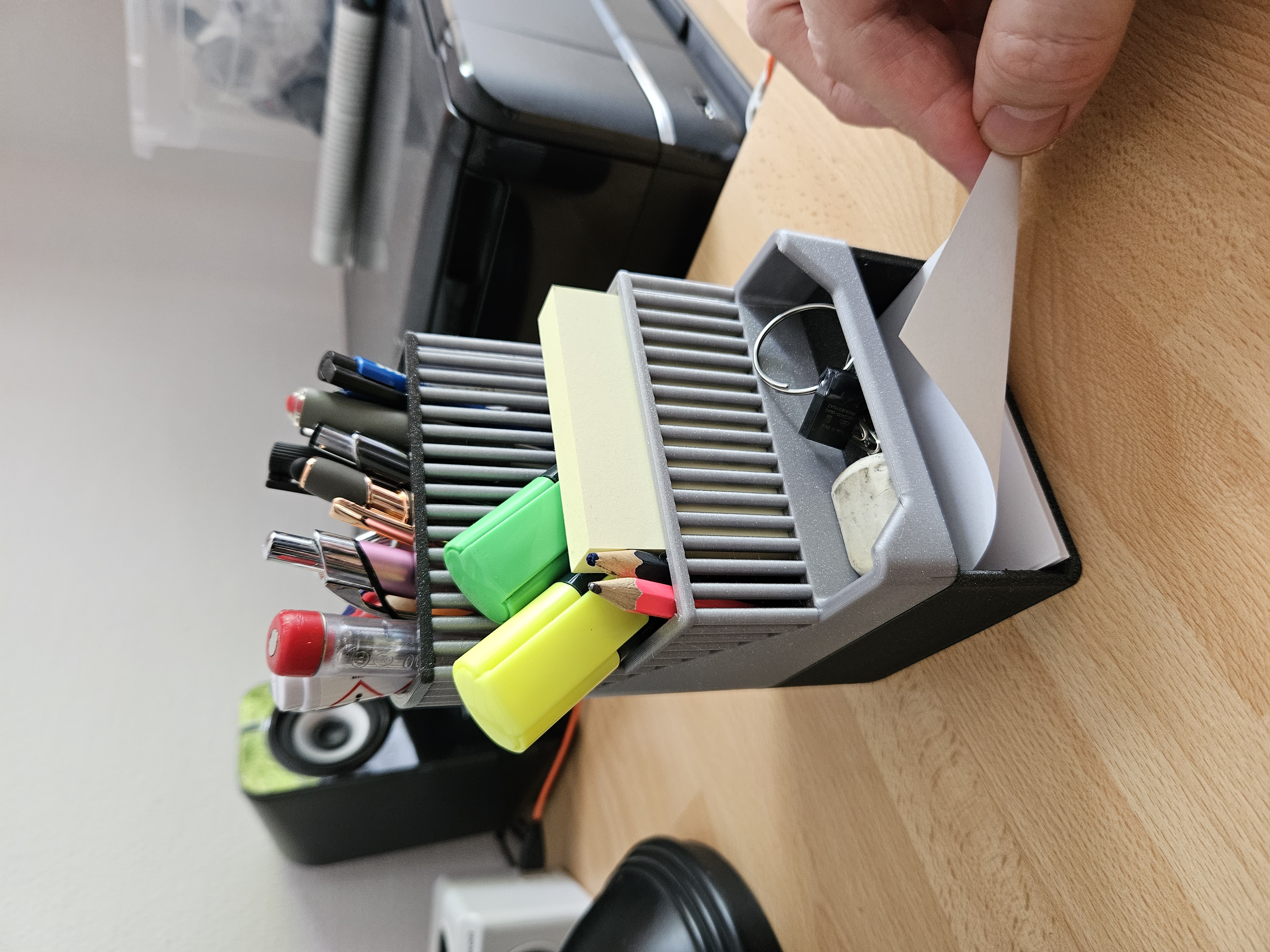 Miniatura 2 do modelo 3D Pen holder with note box