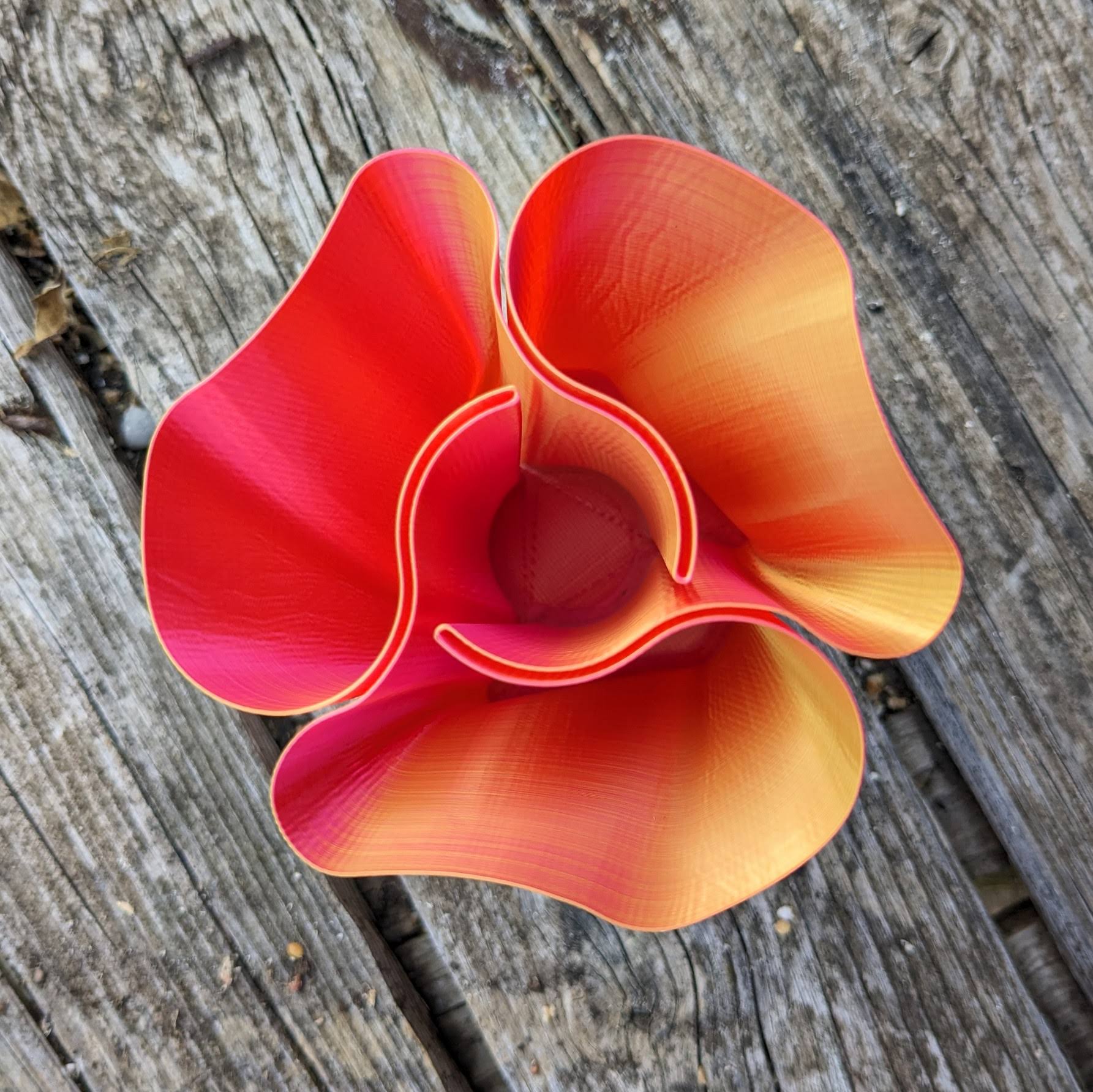 Pen Holder - Three Petals Twist