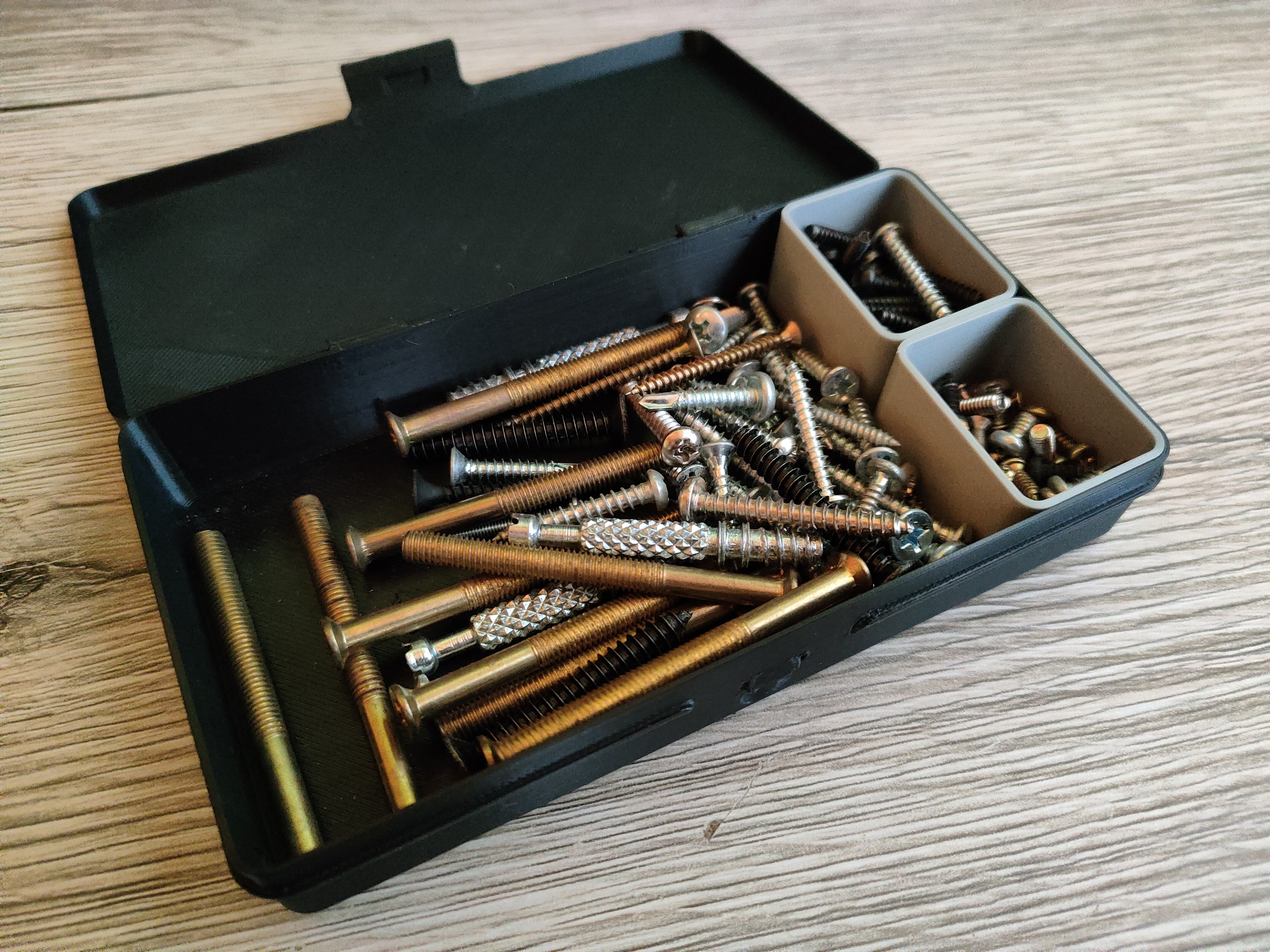 Miniatura 2 do modelo 3D Box with compartments
