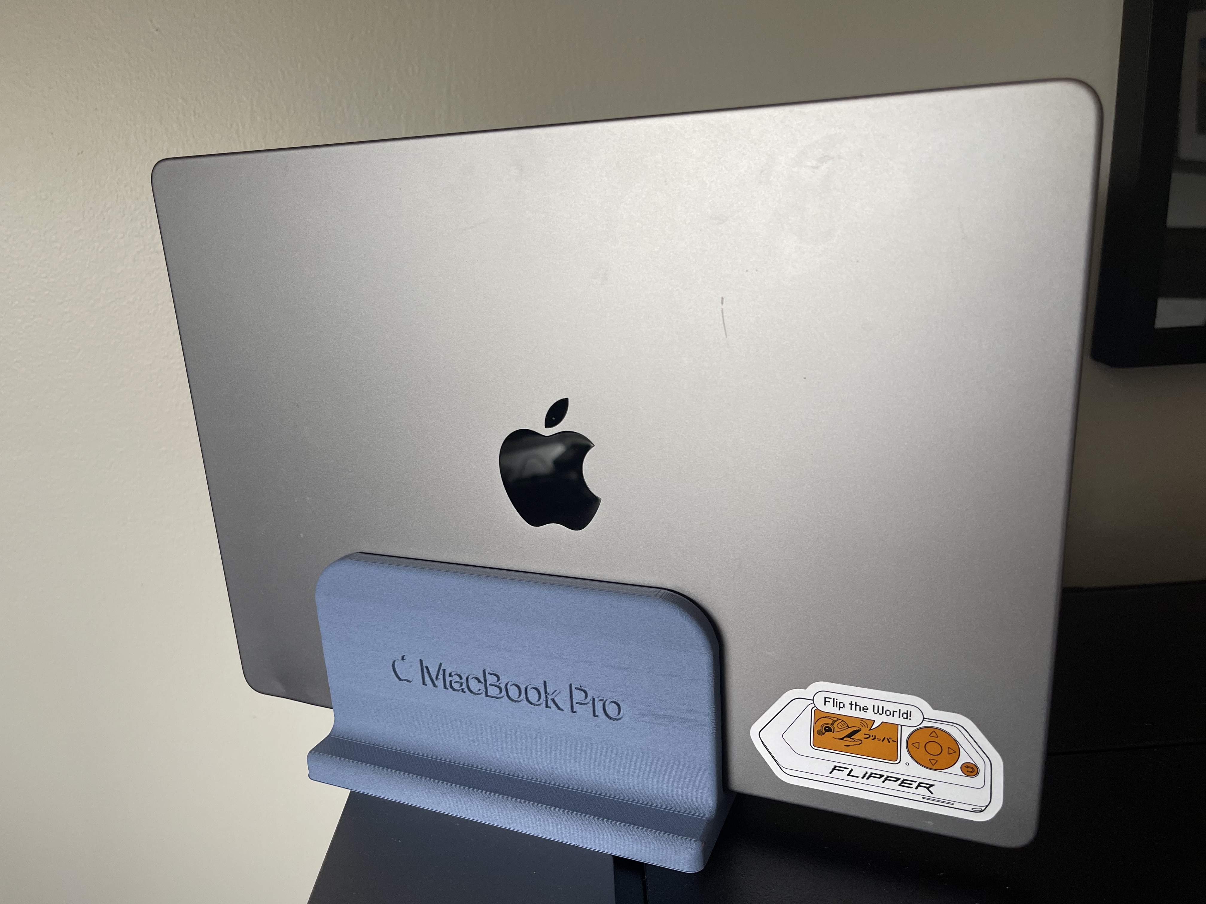 Laptop Stand - Apple MacBook Pro (M2 14")