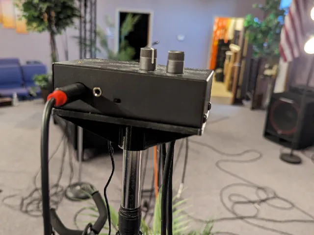 Mic stand mount for Behringer MA400 and Mackie HM-4