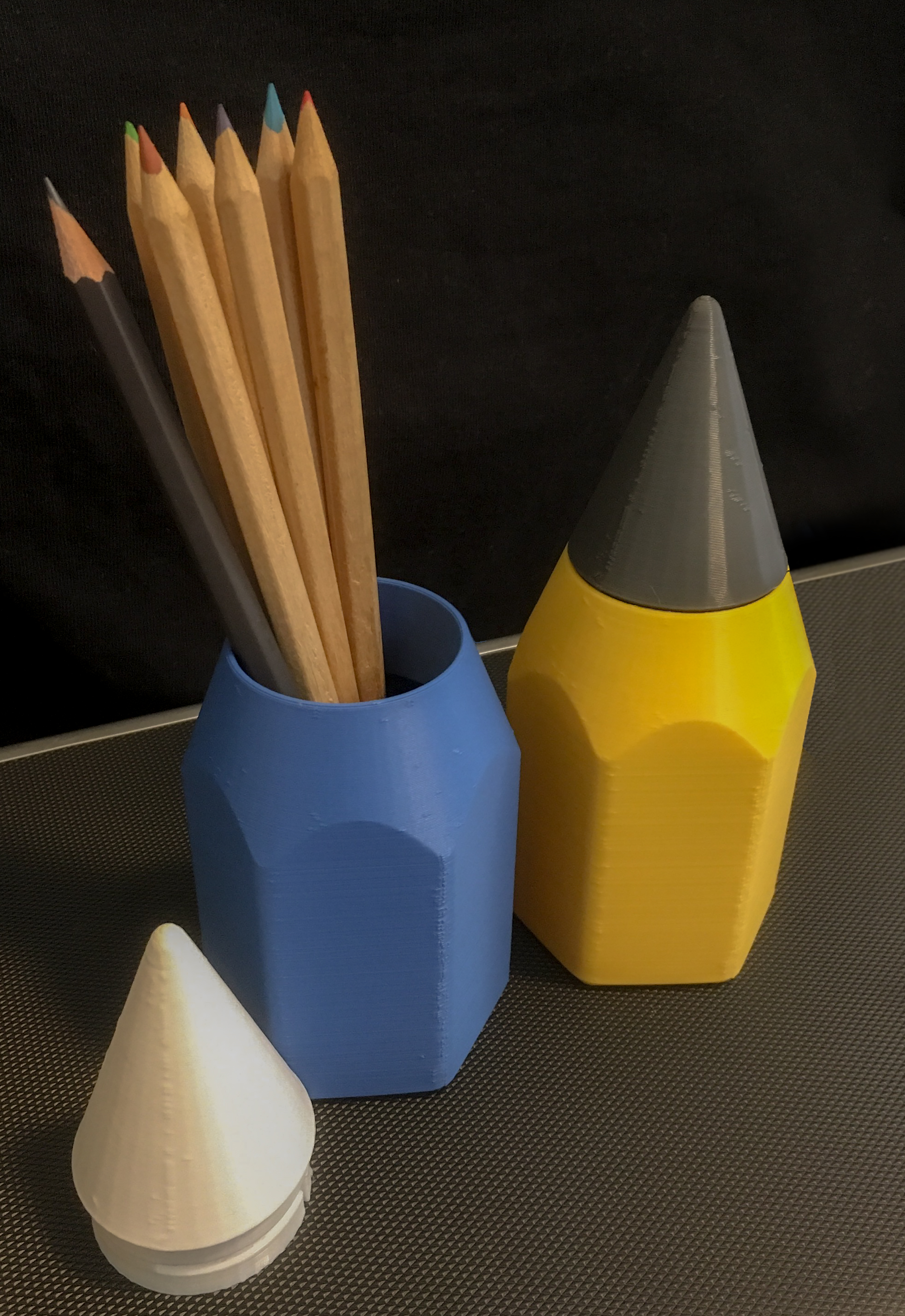 Pencil Cup with lockable Tip