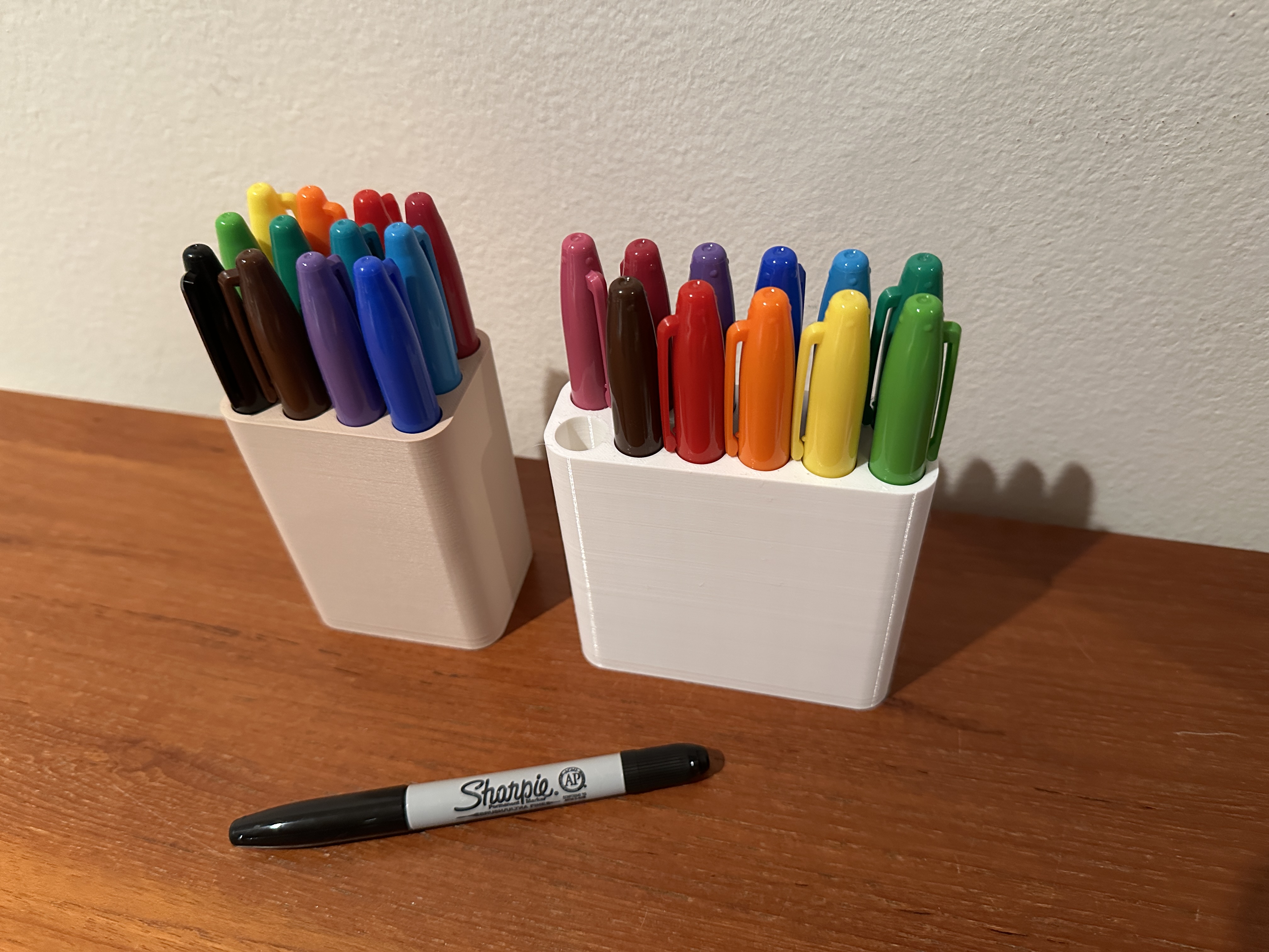 Customizable Marker Container by erikringwalters Download free STL