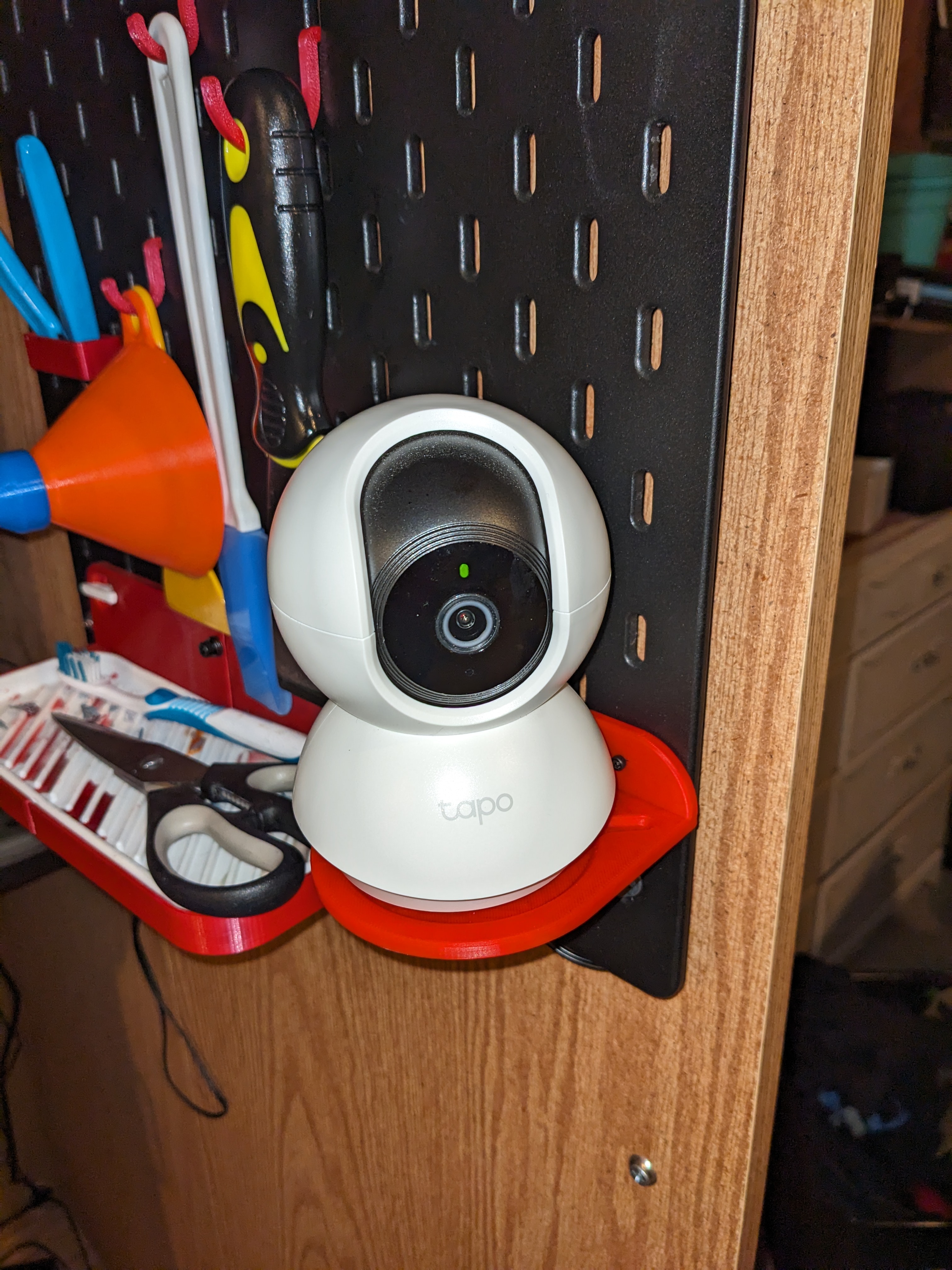 Tapo C200 Skadis Mount with T-nuts