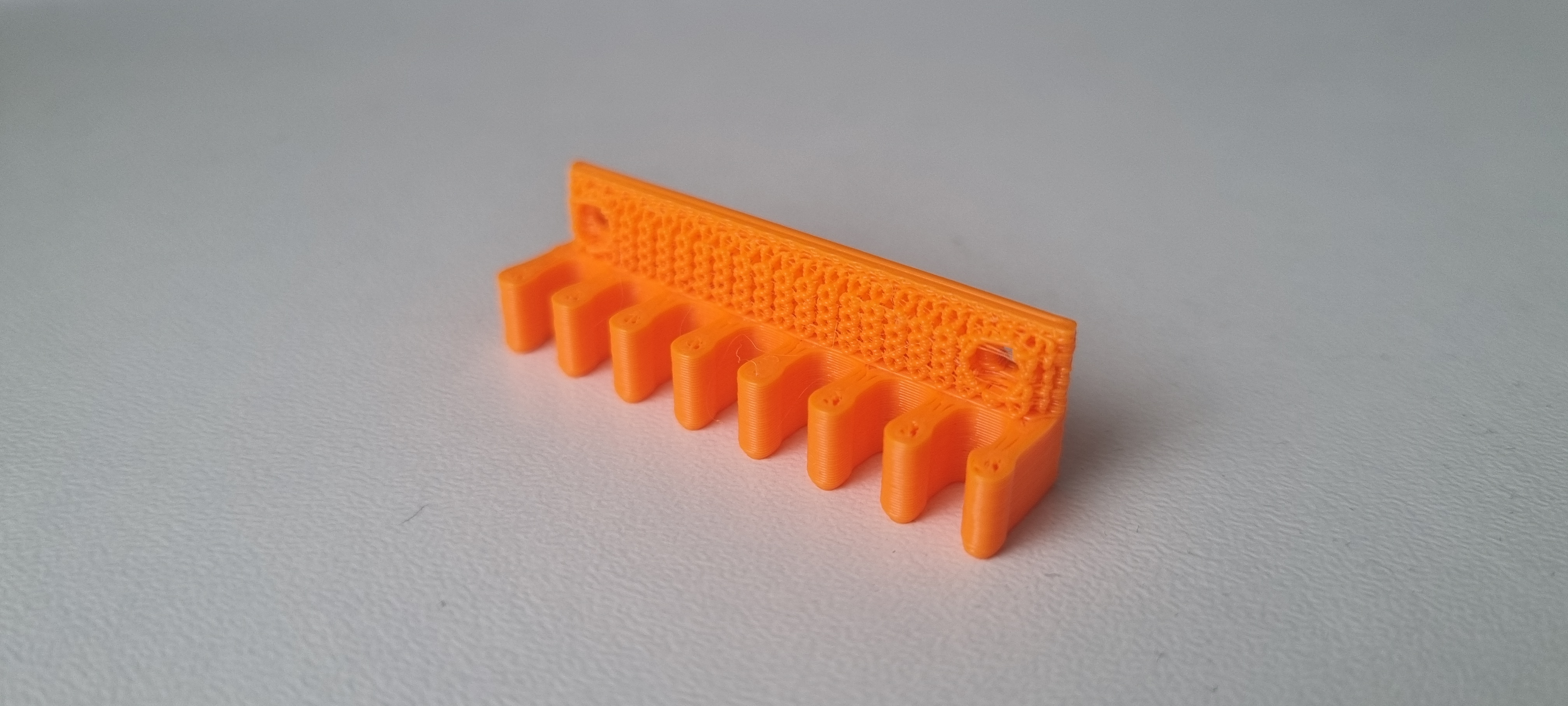 Tiny cable organizer with cute hexagons — miniatura 3