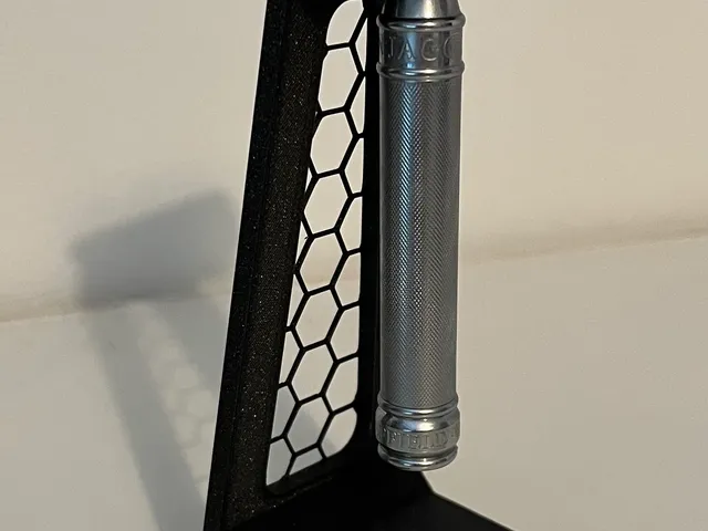 Safety Razor Stand with Hexagons - Extra Chunky Edition