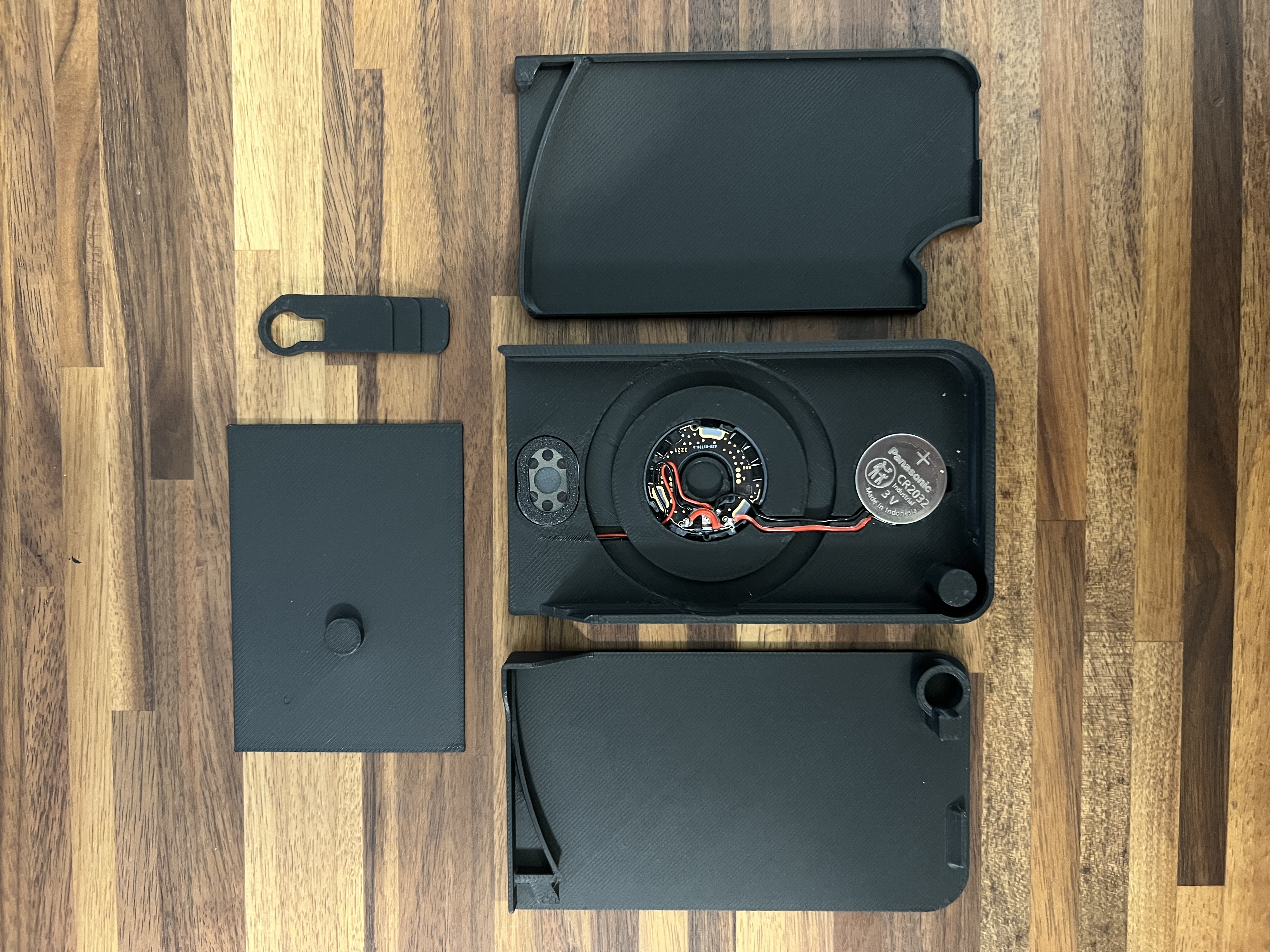 Maker Wallet with Magsafe Ring and Slim AirTag (3-4 Cards)