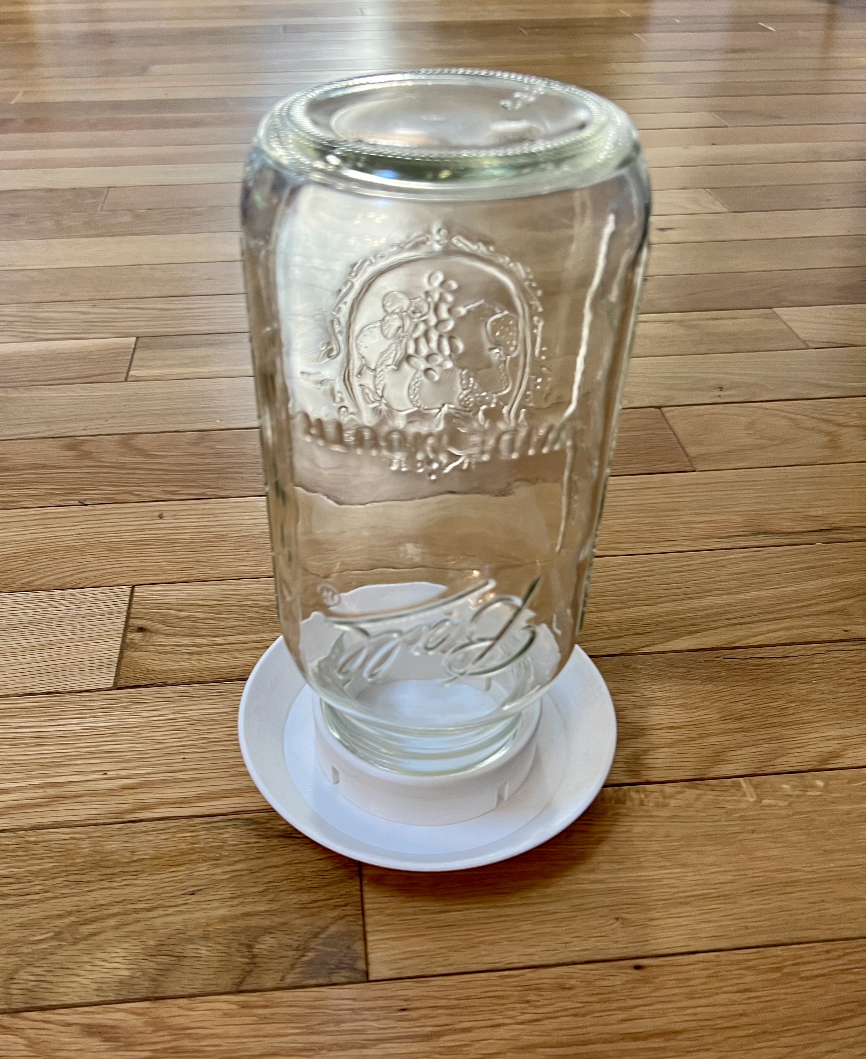 Miniatura 3 do modelo 3D Chicken Waterer