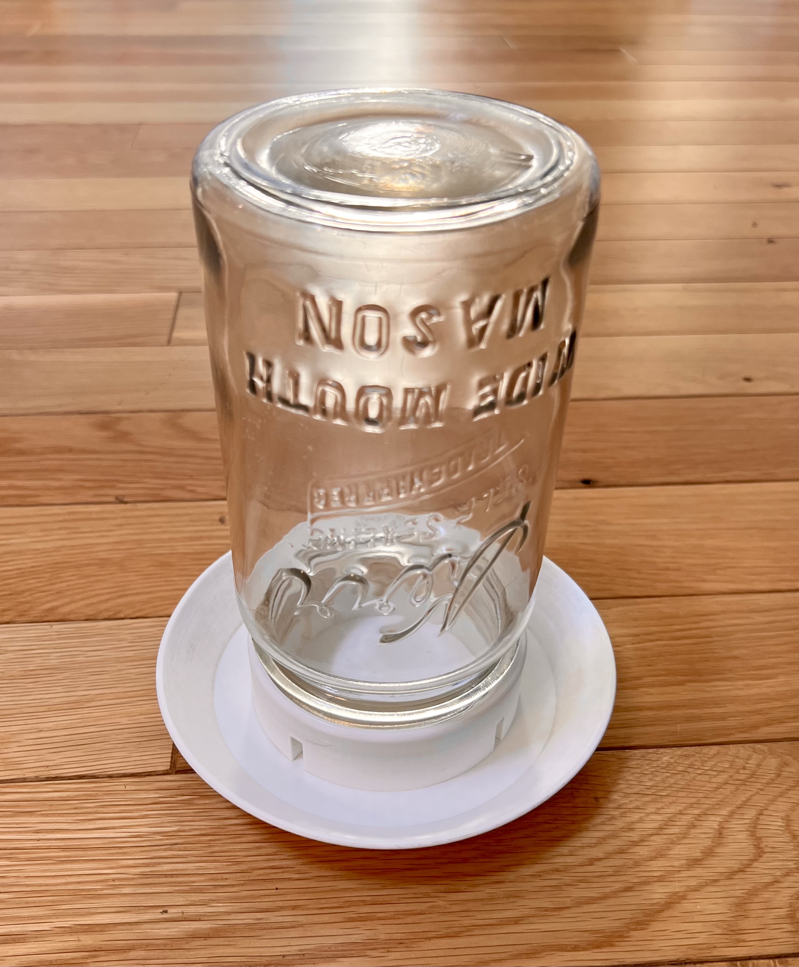 Miniatura 4 do modelo 3D Chicken Waterer