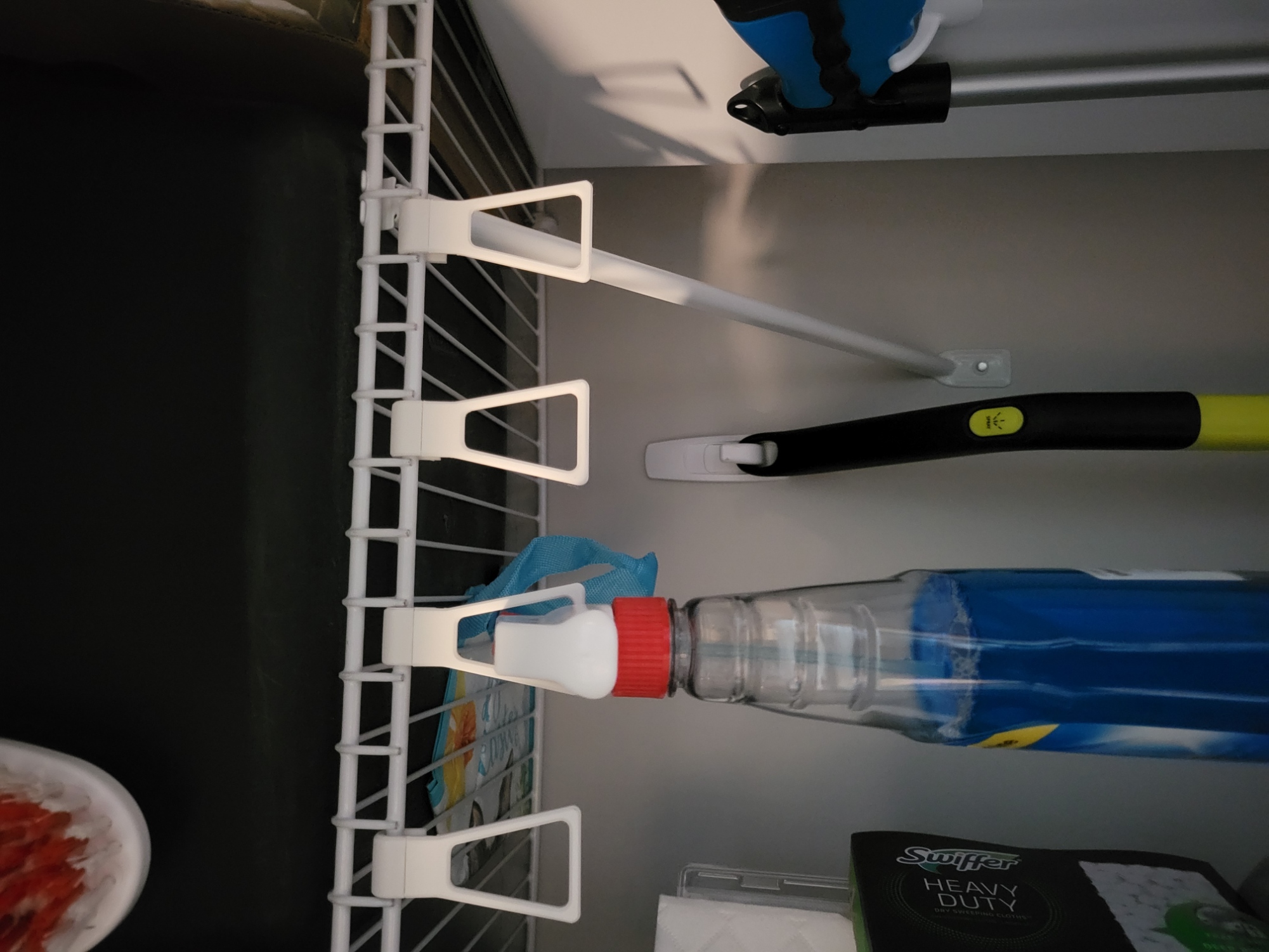 Spray Bottle Hanger by Gabe Villegas Download free STL model