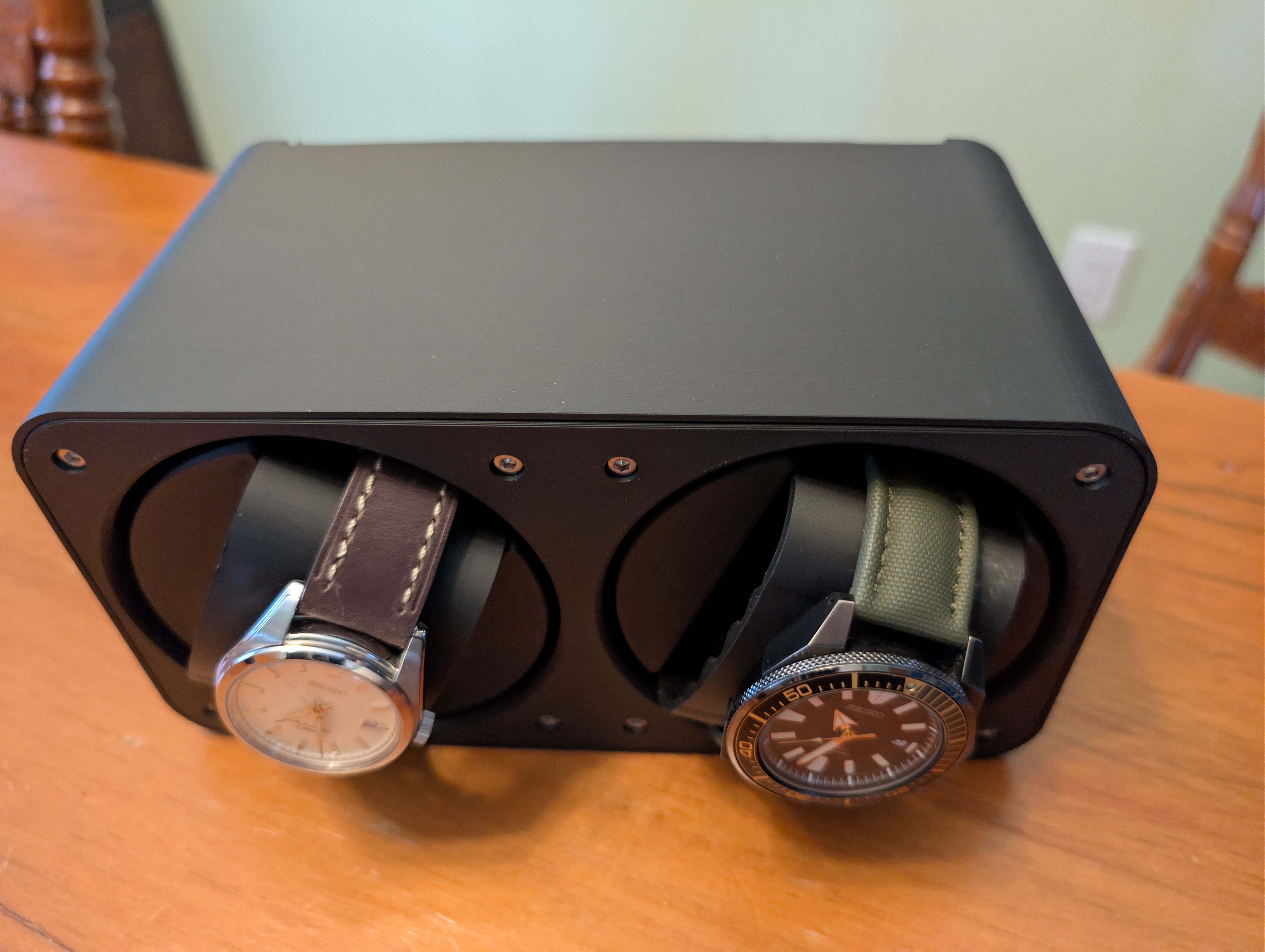 One piece double watch winder
