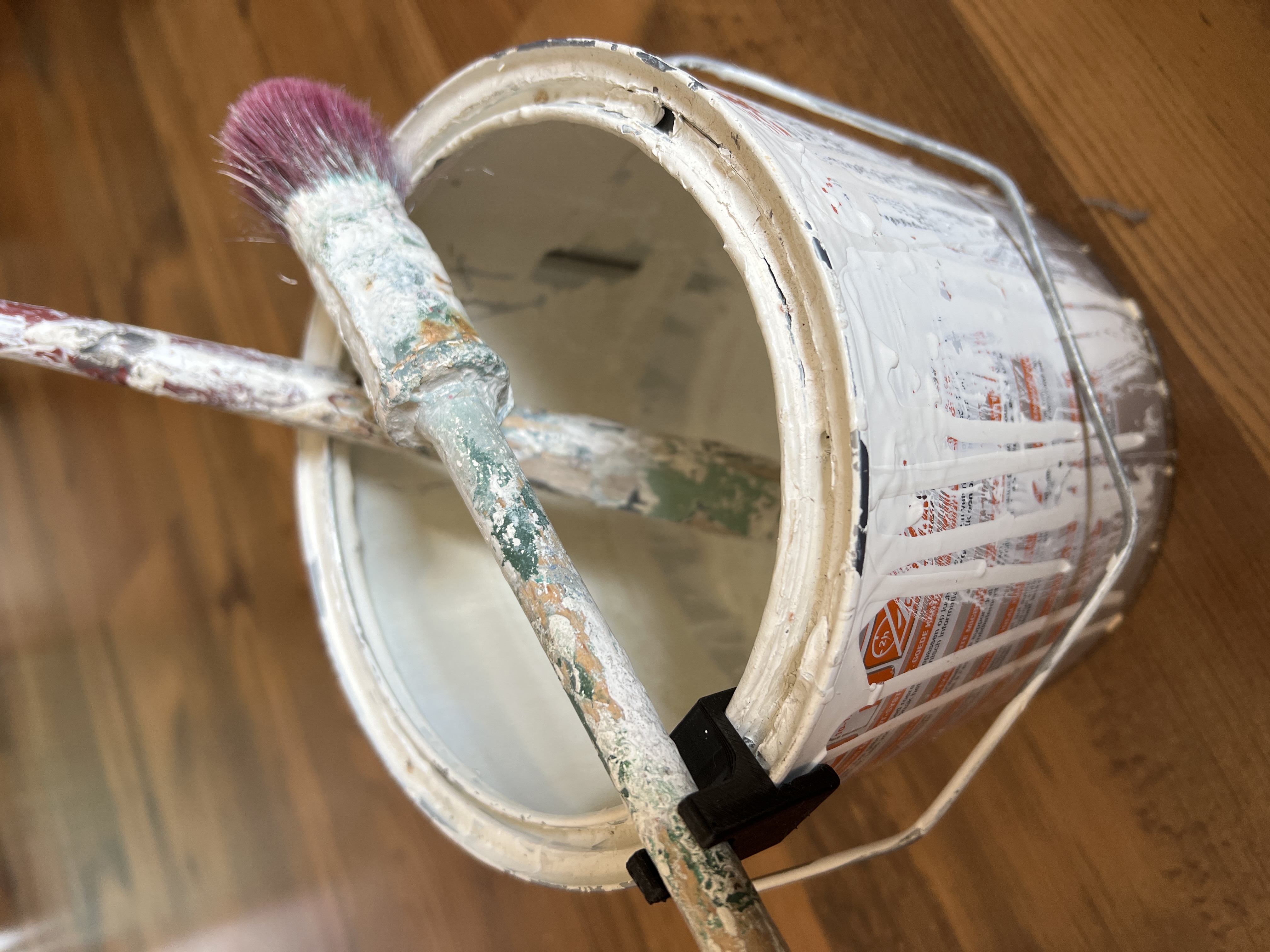 Pinselhalter für Lackdosen